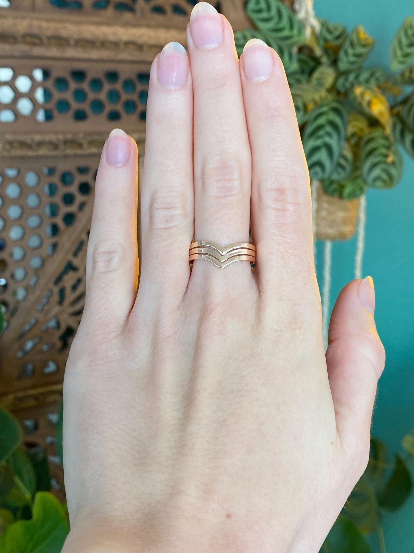 Vintage Solid 18k Rose Gold Chevron Ring Band - Size 8.5