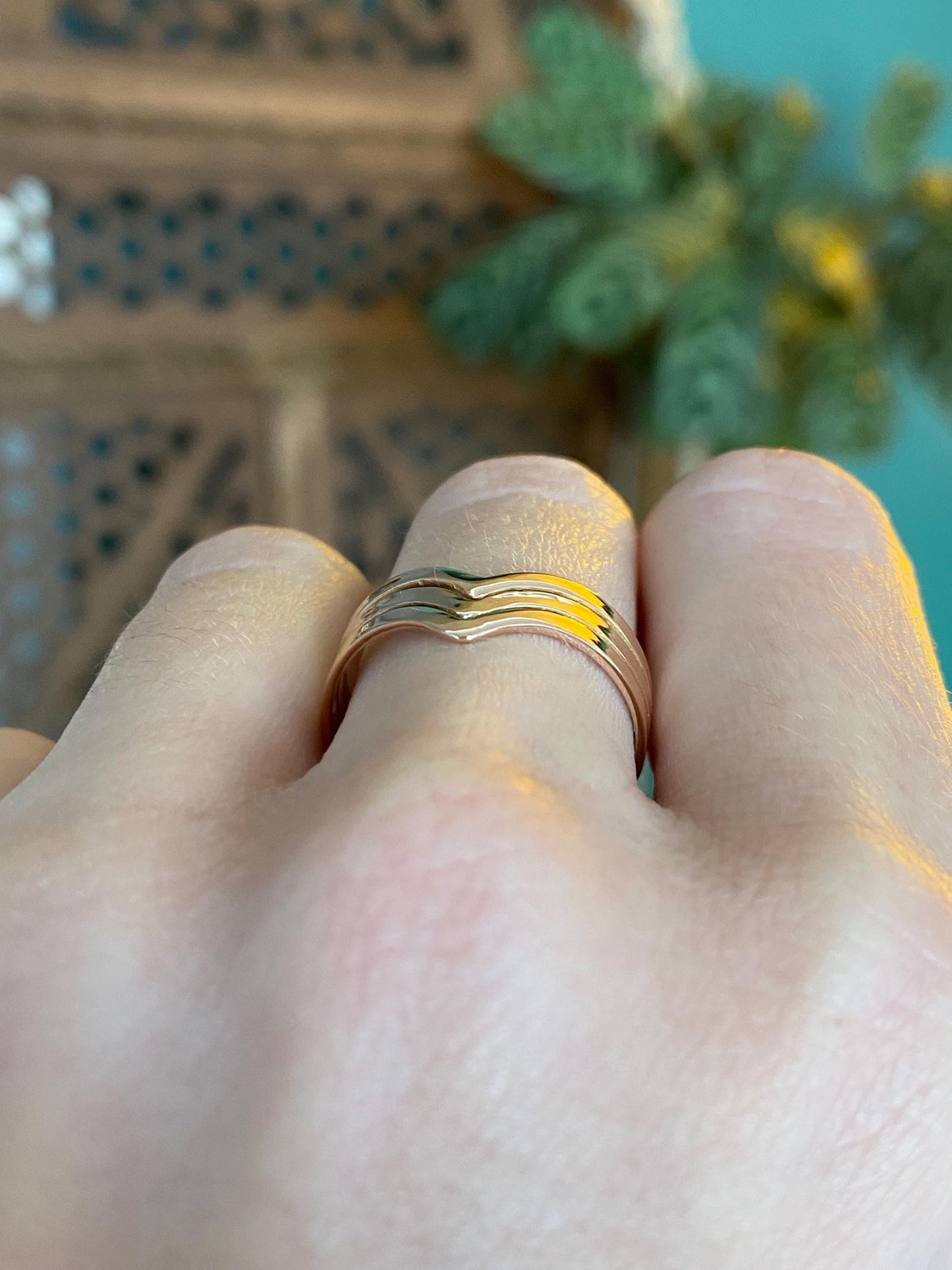 Vintage Solid 18k Rose Gold Chevron Ring Band - Size 8.5