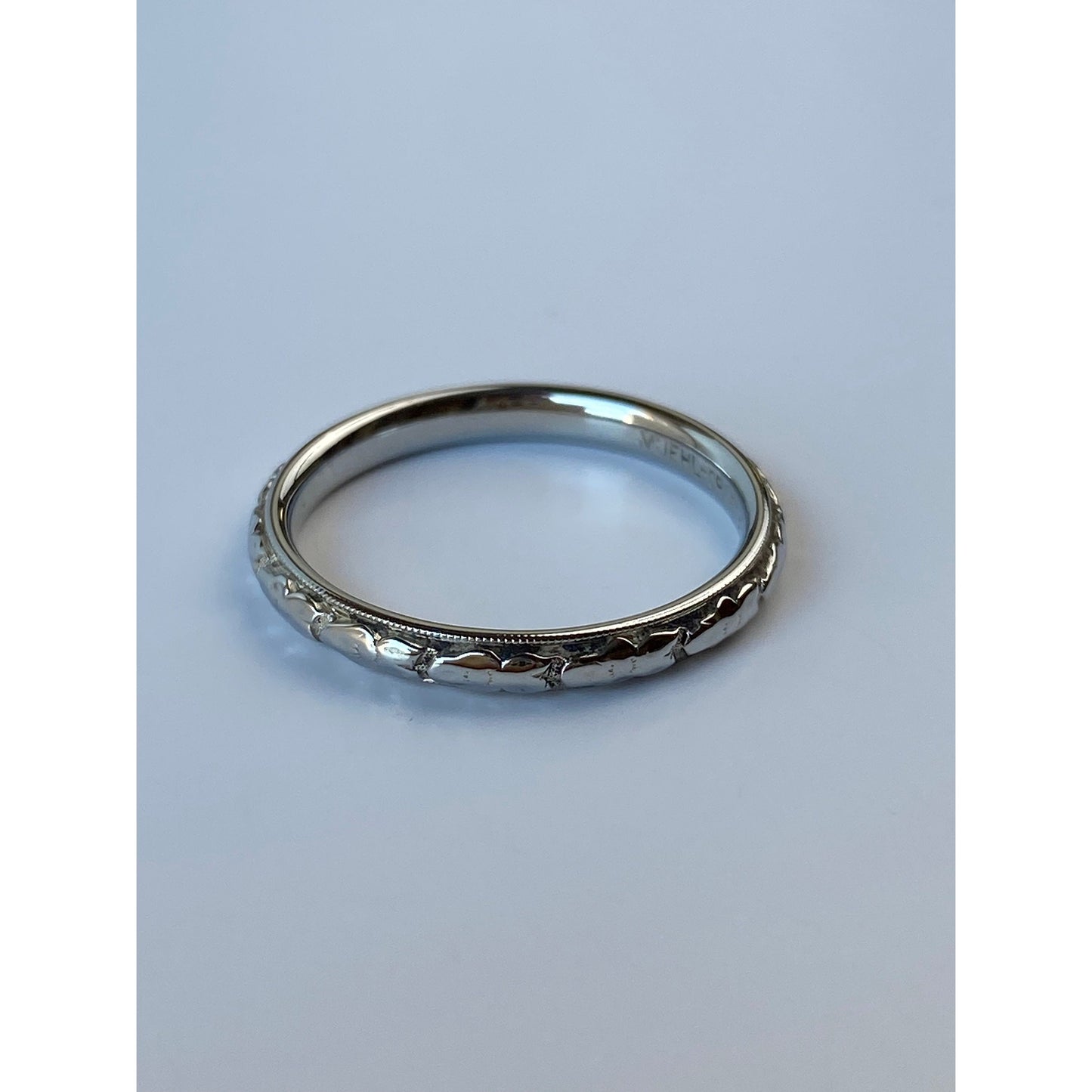 Vintage Solid 18k White Gold Designed Ring Band - Size 6.5