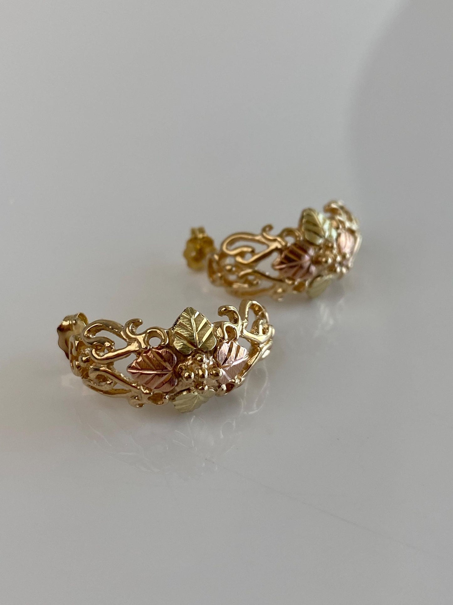Vintage Solid 10k Black Hills Gold Leaves Drop Earrings