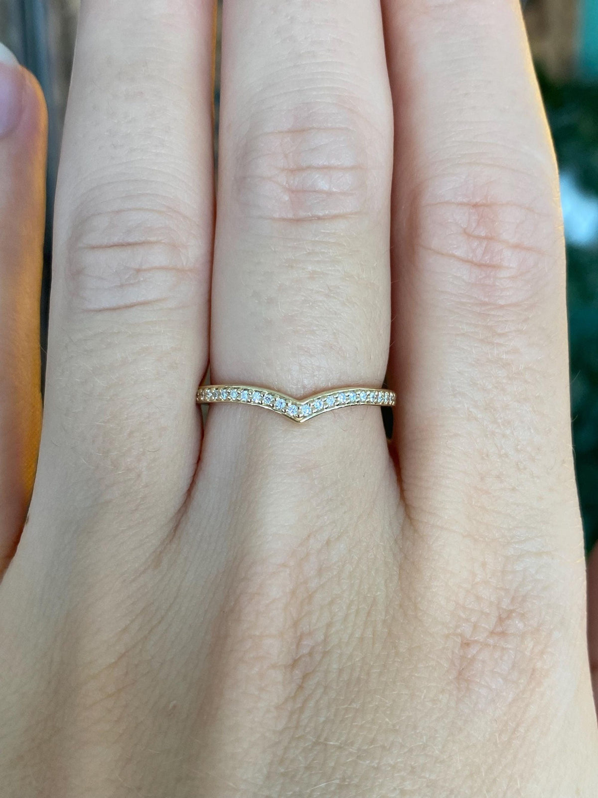 Vintage Solid 14k Yellow Gold Diamond Chevron Ring Band - Size 6.75