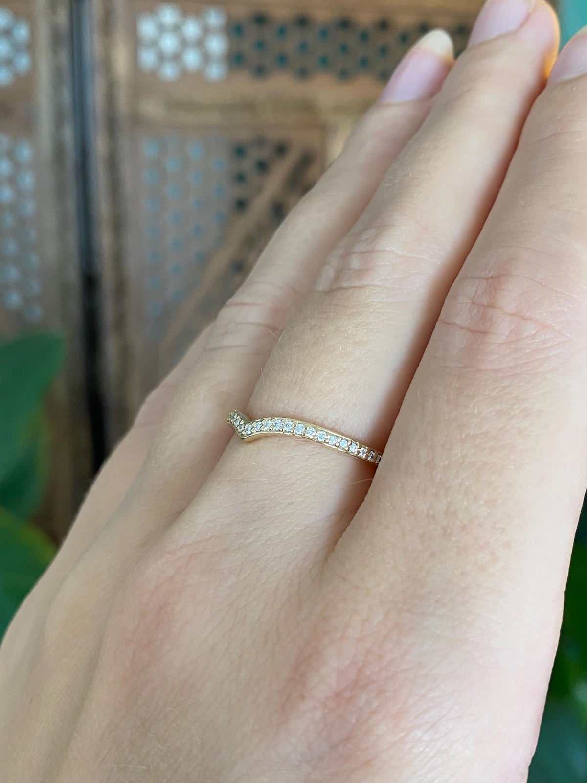 Vintage Solid 14k Yellow Gold Diamond Chevron Ring Band - Size 6.75