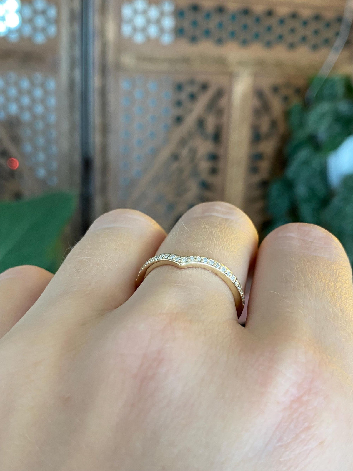 Vintage Solid 14k Yellow Gold Diamond Chevron Ring Band - Size 6.75