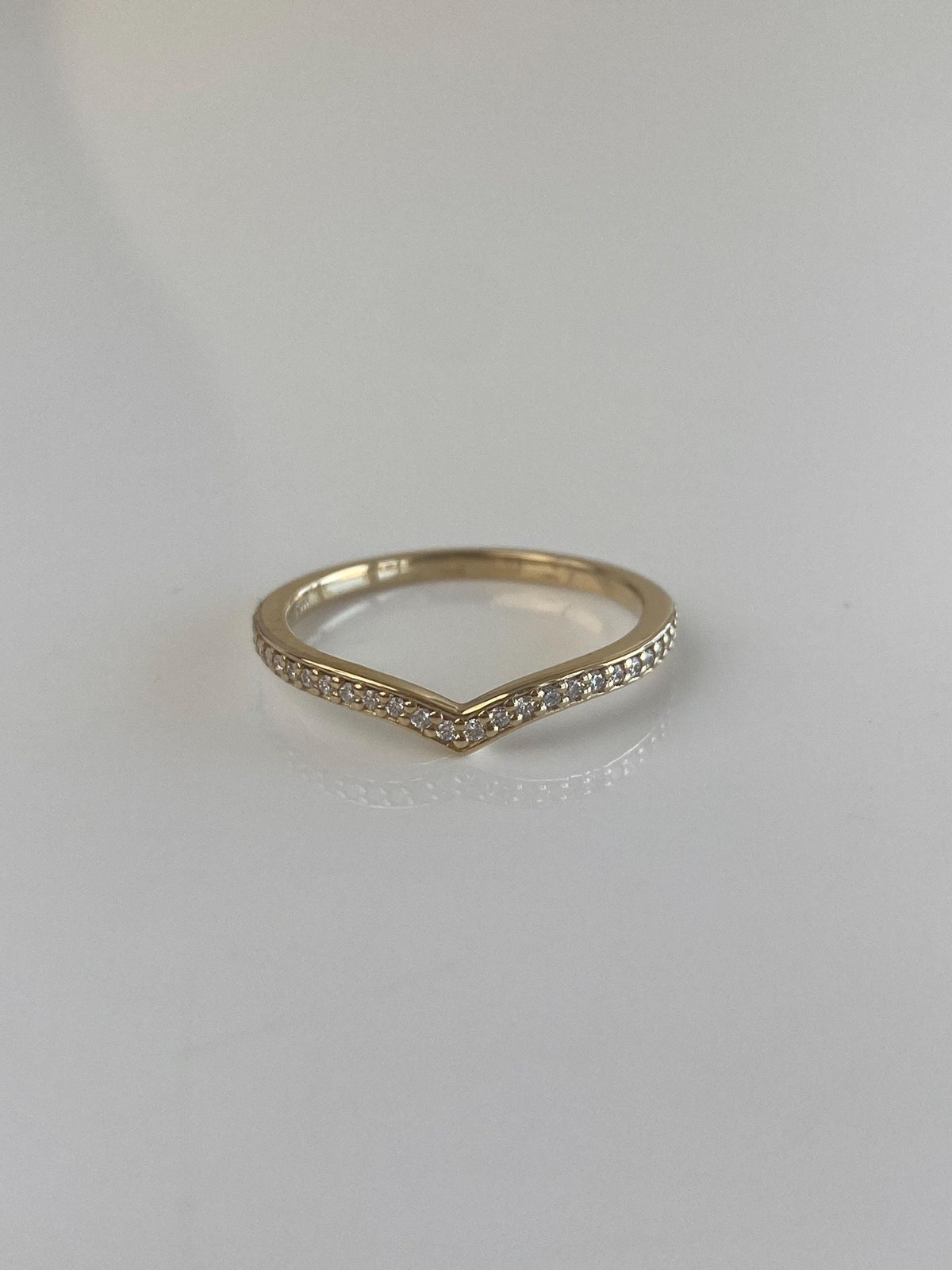 Vintage Solid 14k Yellow Gold Diamond Chevron Ring Band - Size 6.75