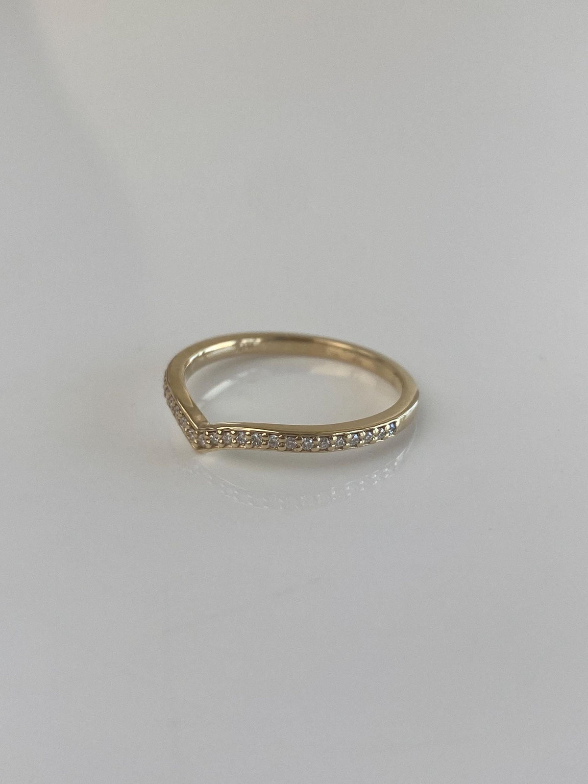Vintage Solid 14k Yellow Gold Diamond Chevron Ring Band - Size 6.75