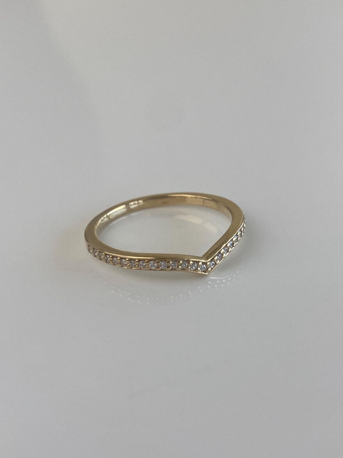 Vintage Solid 14k Yellow Gold Diamond Chevron Ring Band - Size 6.75
