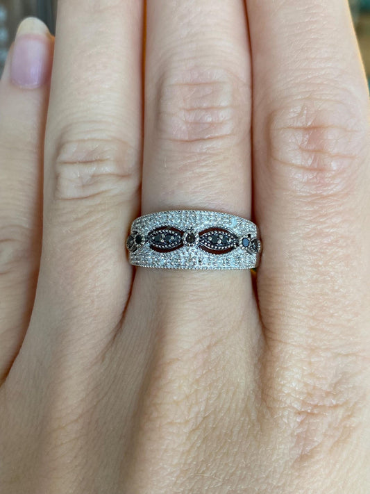 Vintage Solid 10k White Gold Black & Clear Diamond Ring Band - Size 7