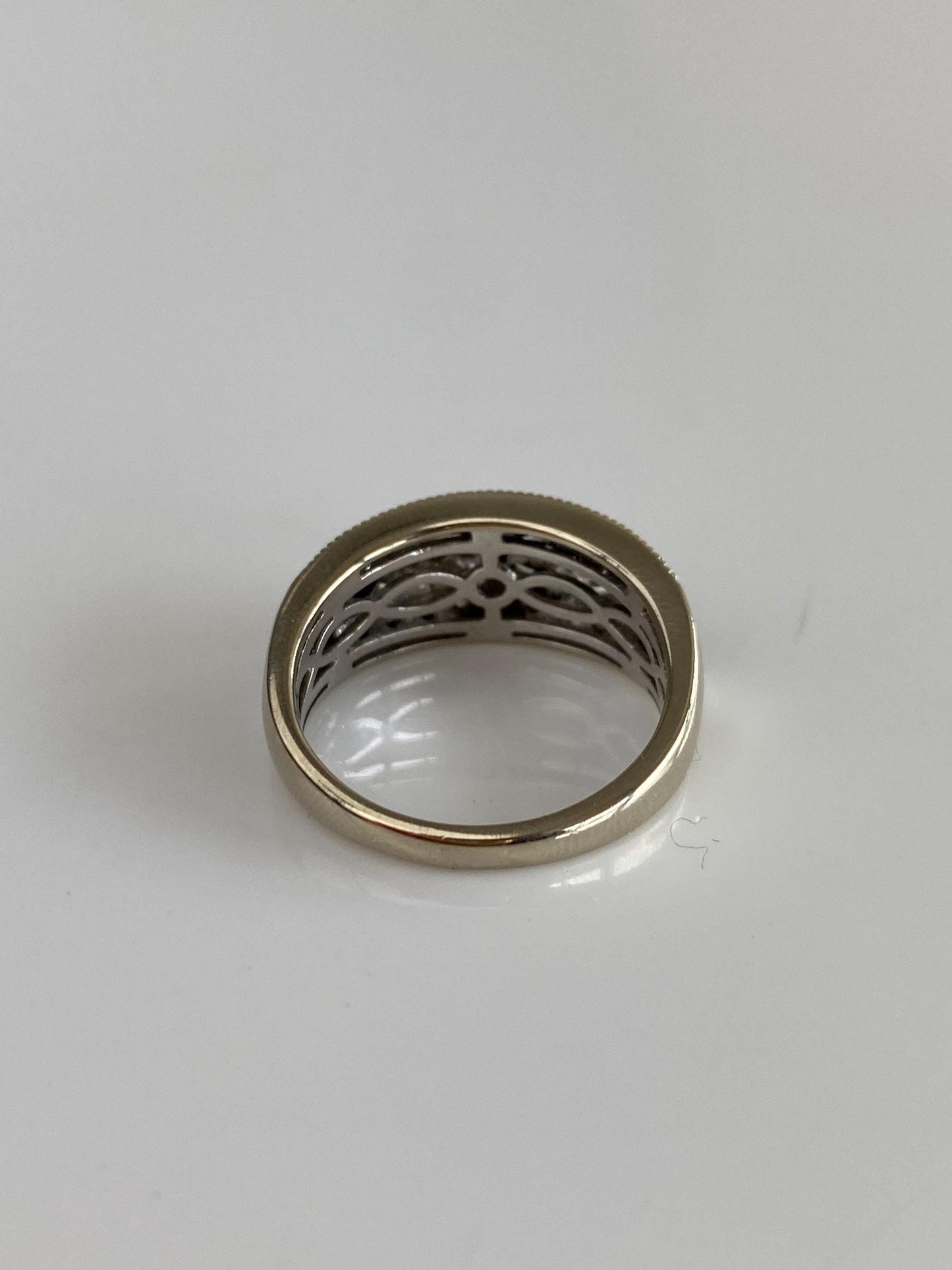 Vintage Solid 10k White Gold Black & Clear Diamond Ring Band - Size 7