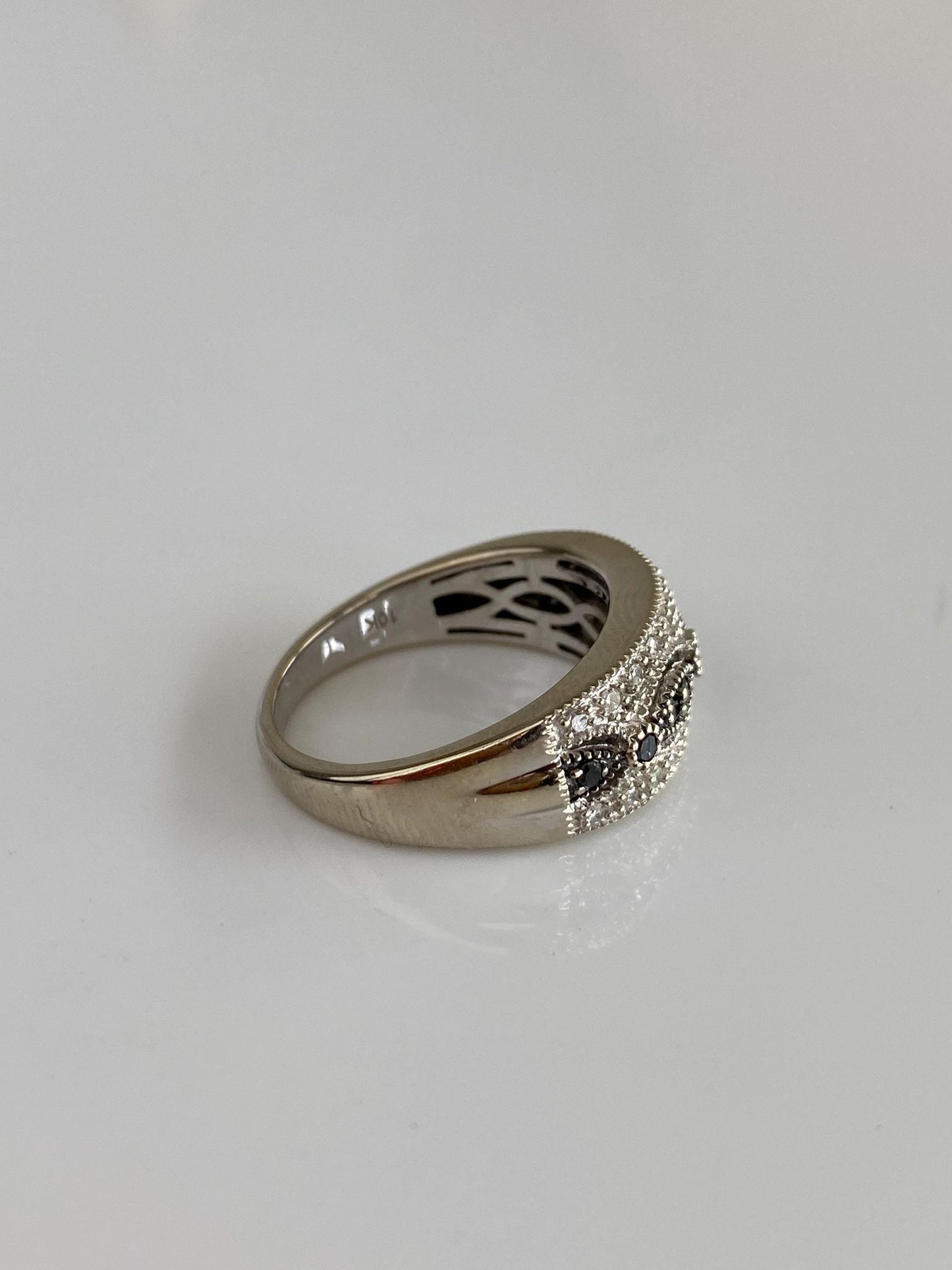 Vintage Solid 10k White Gold Black & Clear Diamond Ring Band - Size 7