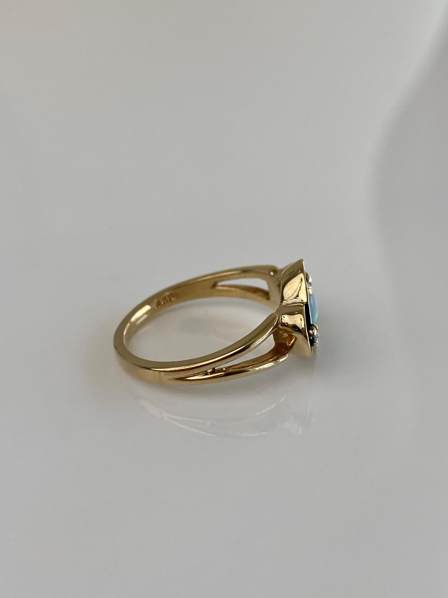 Vintage Solid 14k Yellow Gold Diamond Opal Shadowbox Ring - Size 6.25