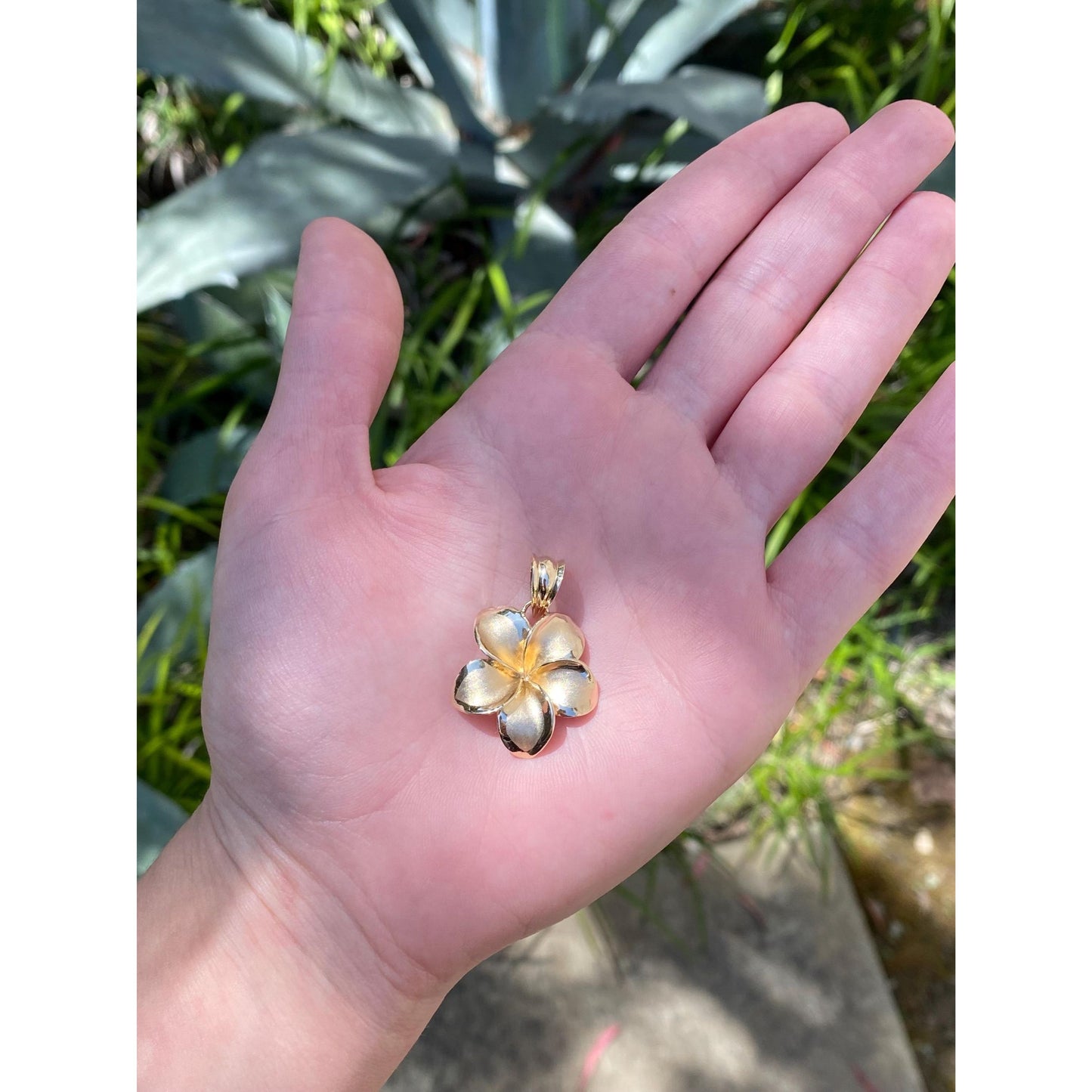 Vintage Solid 14k Yellow Gold Satin Plumeria Flower Charm