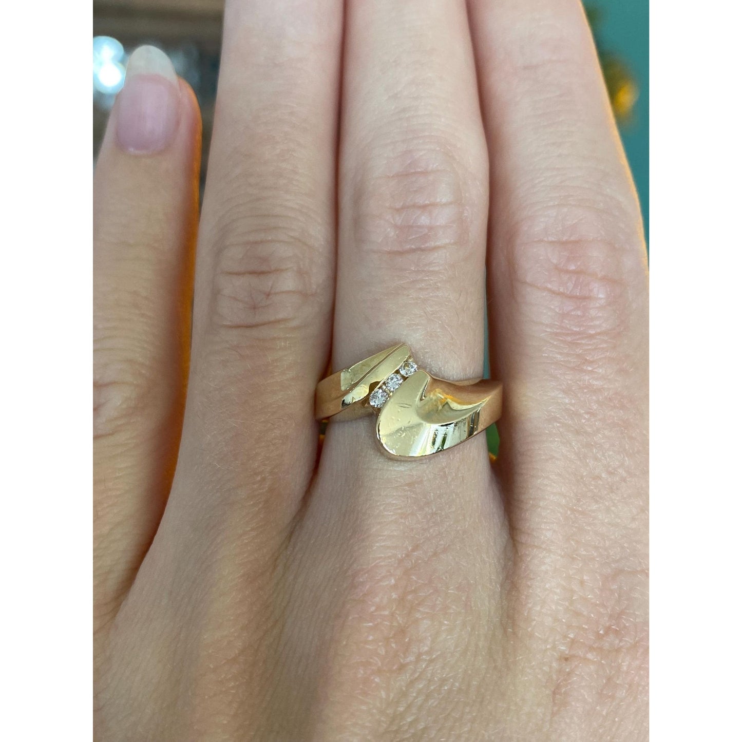 Vintage Solid 14k Yellow Gold Diamond Twist Ring - Size 6.75