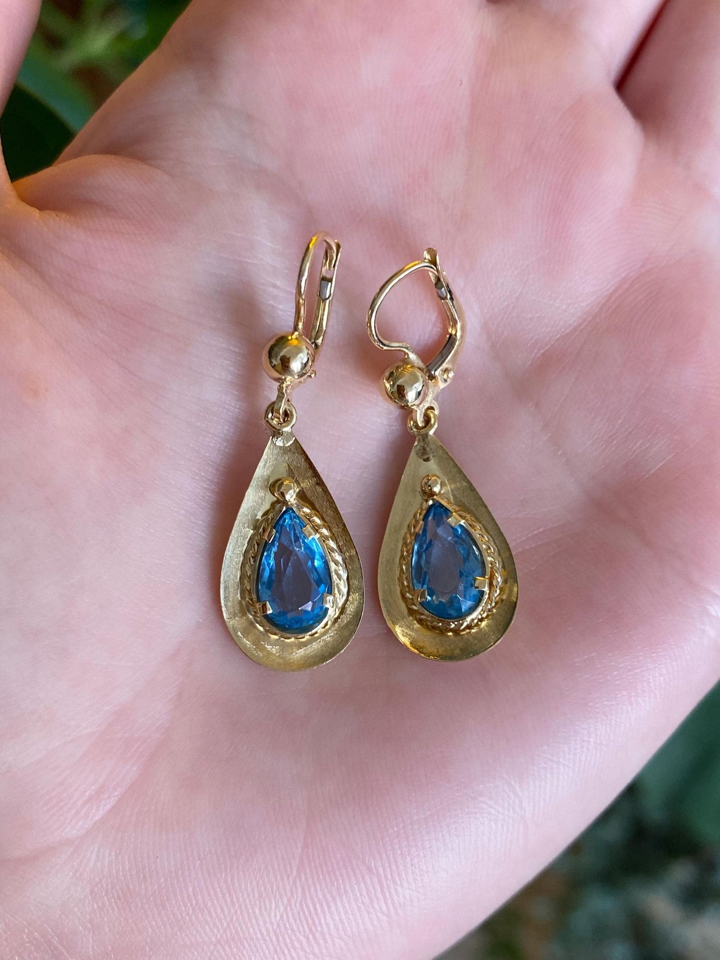 Vintage Solid 18k Yellow Gold Blue Cubic Zirconia Teardrop Dangle Earrings