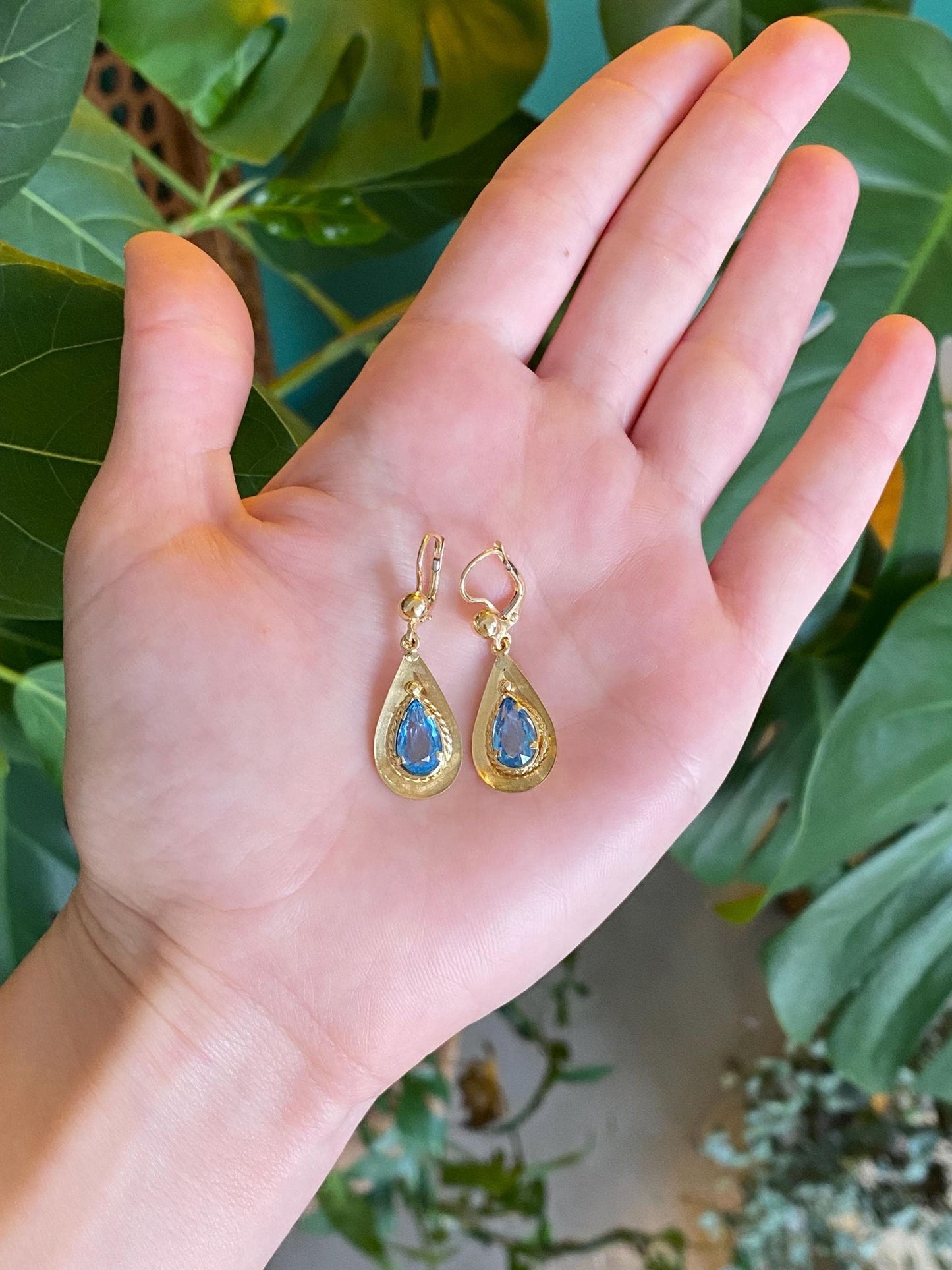 Vintage Solid 18k Yellow Gold Blue Cubic Zirconia Teardrop Dangle Earrings