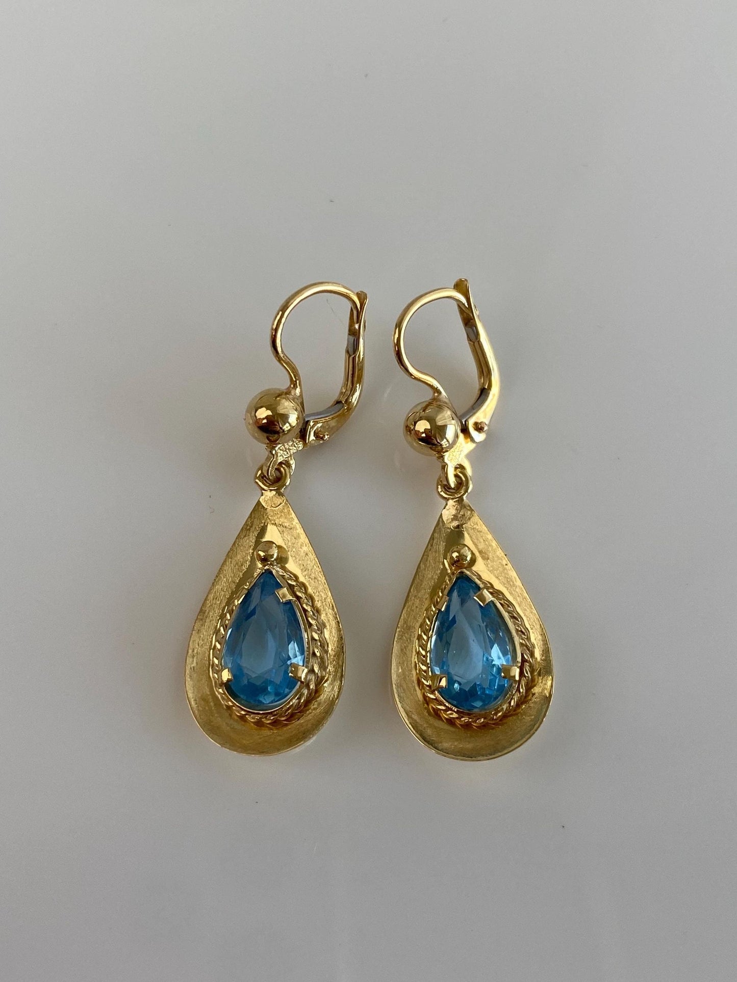 Vintage Solid 18k Yellow Gold Blue Cubic Zirconia Teardrop Dangle Earrings
