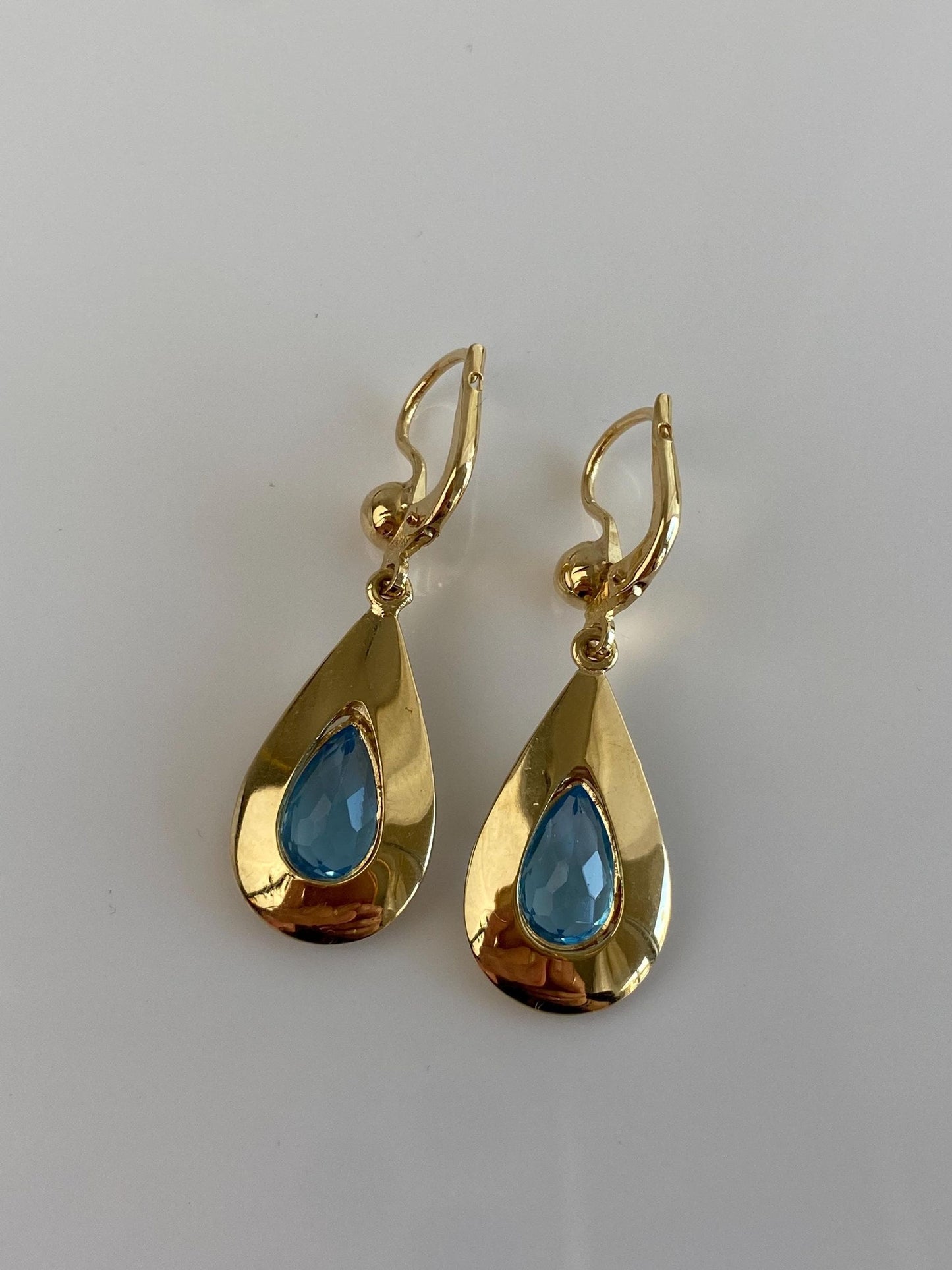 Vintage Solid 18k Yellow Gold Blue Cubic Zirconia Teardrop Dangle Earrings