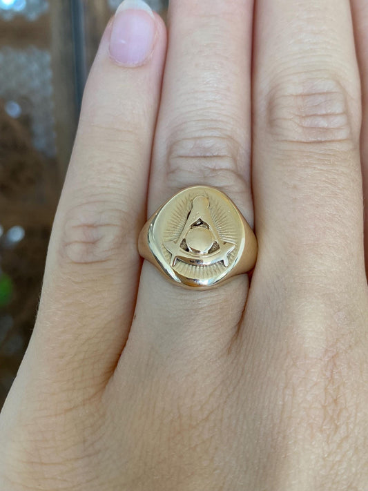 Vintage Solid 14k Yellow Gold Engine Turned Freemason Signet Ring - Size 5.25