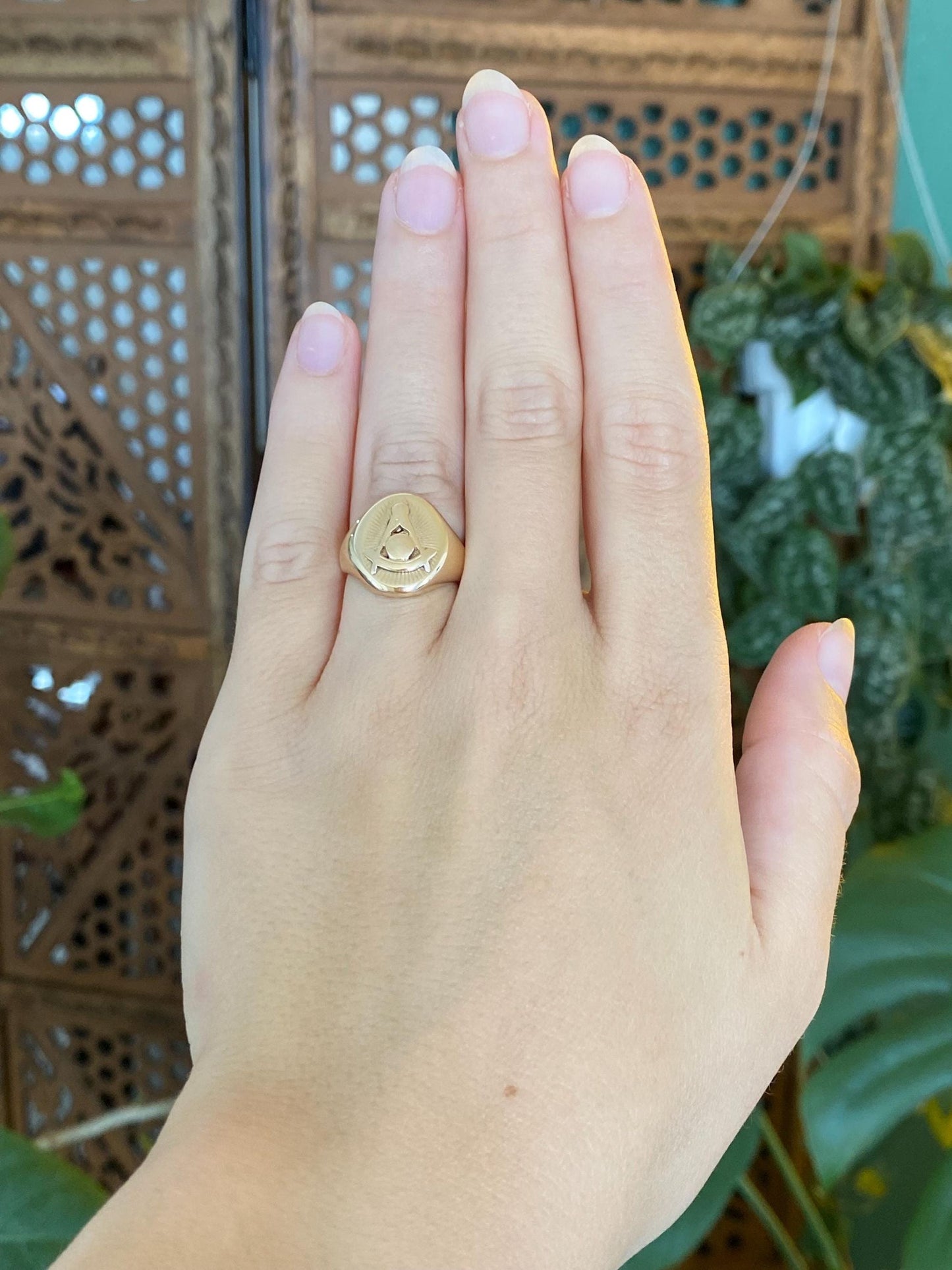 Vintage Solid 14k Yellow Gold Engine Turned Freemason Signet Ring - Size 5.25