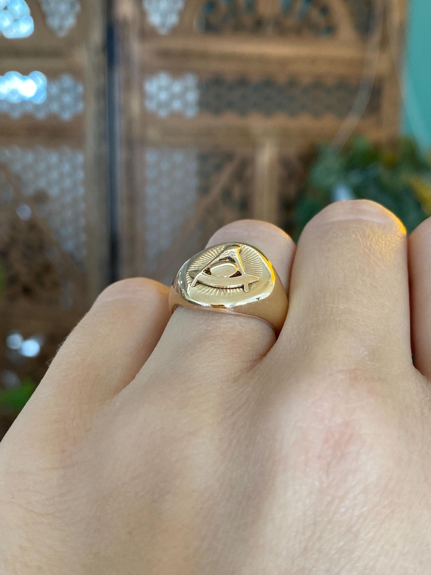 Vintage Solid 14k Yellow Gold Engine Turned Freemason Signet Ring - Size 5.25