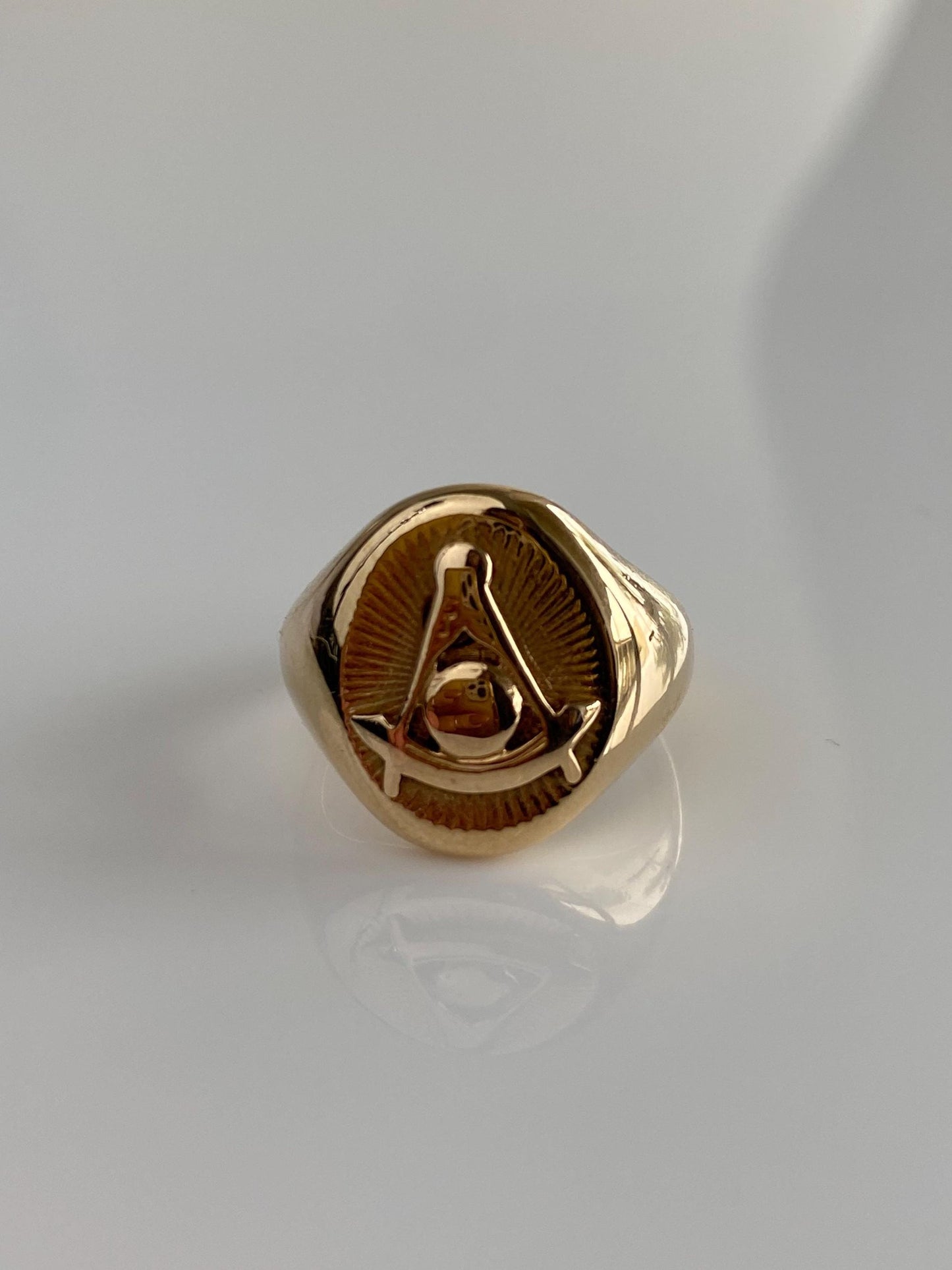 Vintage Solid 14k Yellow Gold Engine Turned Freemason Signet Ring - Size 5.25