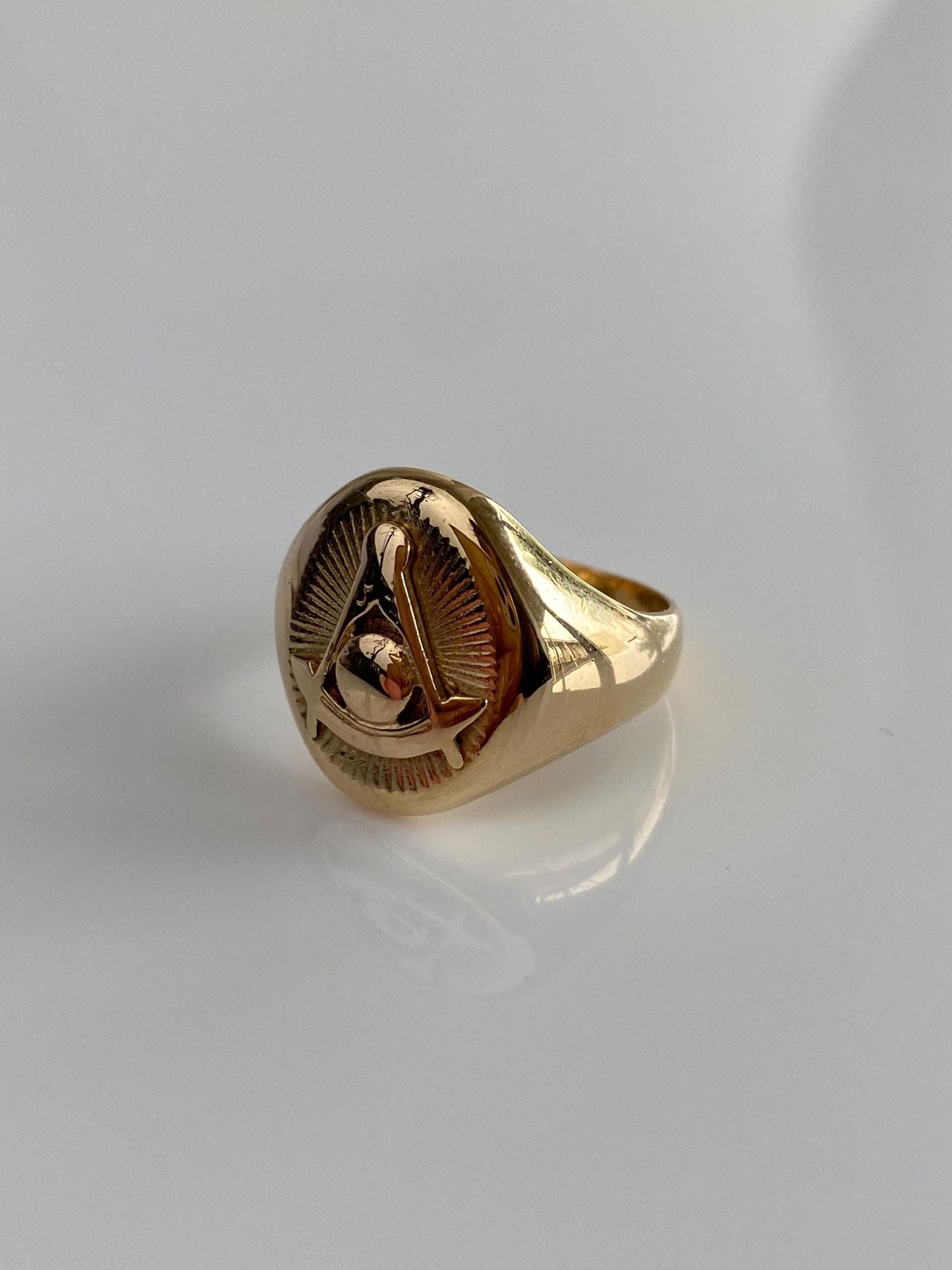 Vintage Solid 14k Yellow Gold Engine Turned Freemason Signet Ring - Size 5.25