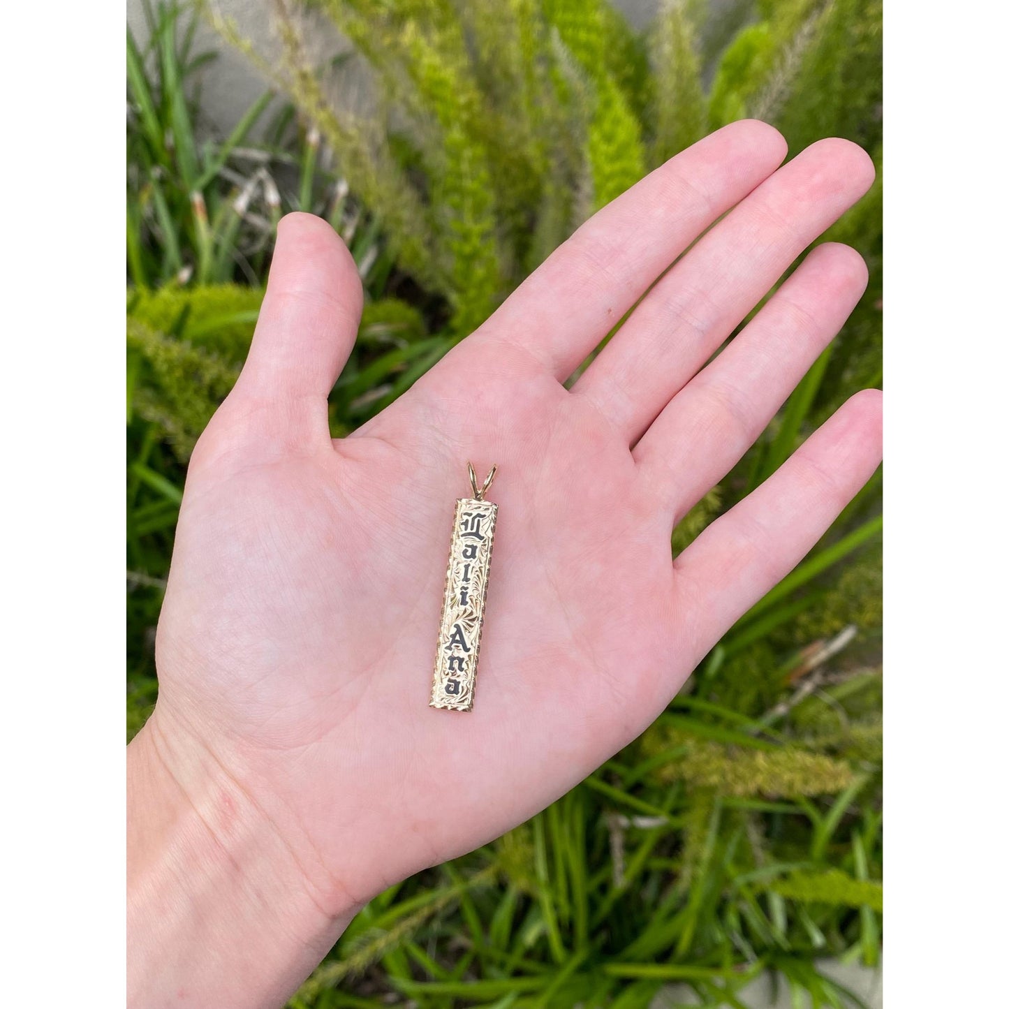 Vintage Solid 14k Yellow Gold Black Enamel Hawaiian 'Lali Ana' Floral Engraved Charm