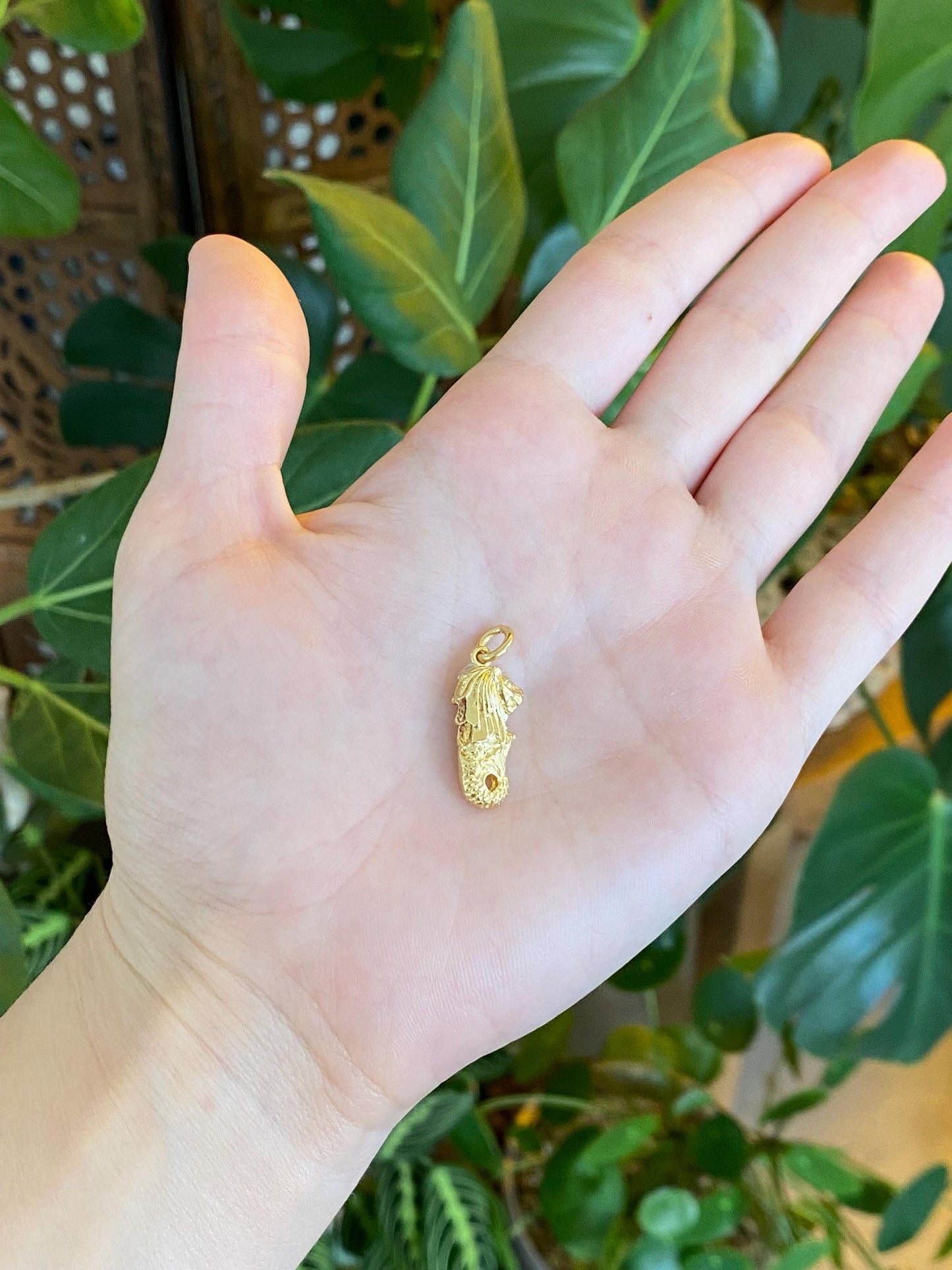 Vintage Solid 18k Yellow Gold Singapore Merlion Charm