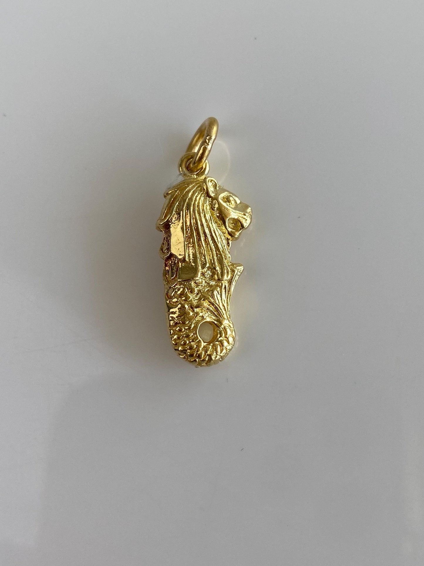 Vintage Solid 18k Yellow Gold Singapore Merlion Charm