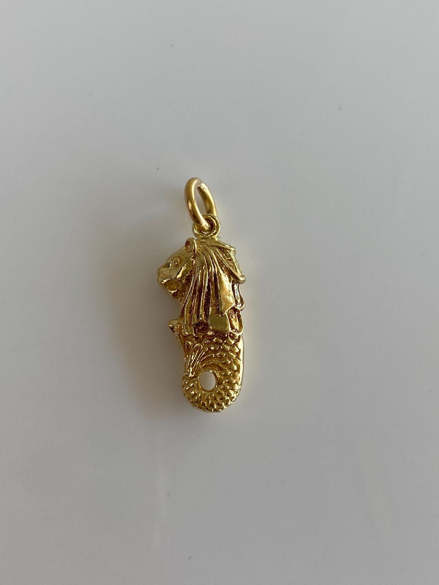 Vintage Solid 18k Yellow Gold Singapore Merlion Charm