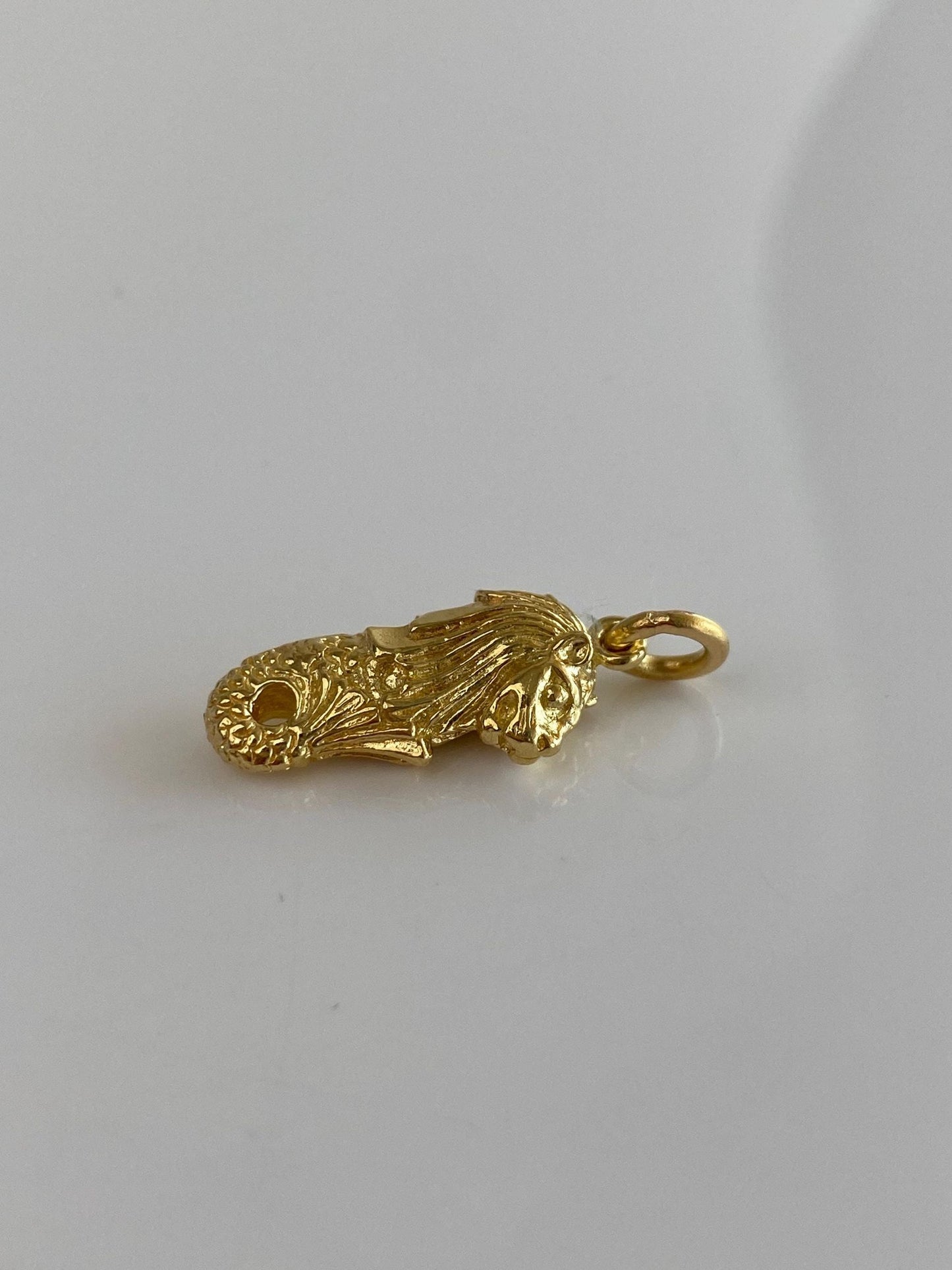 Vintage Solid 18k Yellow Gold Singapore Merlion Charm