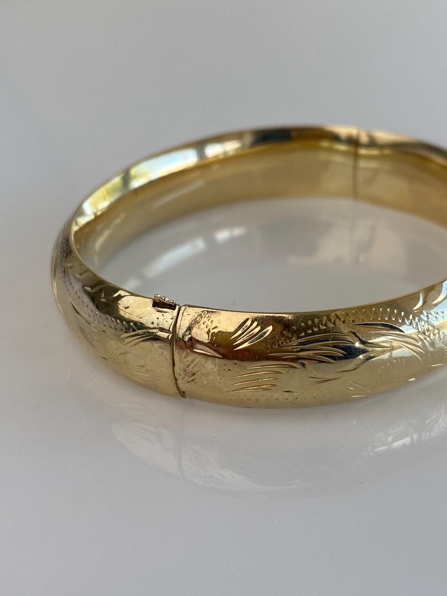 Vintage 14k Yellow Gold Chunky Engraved Bangle Bracelet - Size 6 3/4"