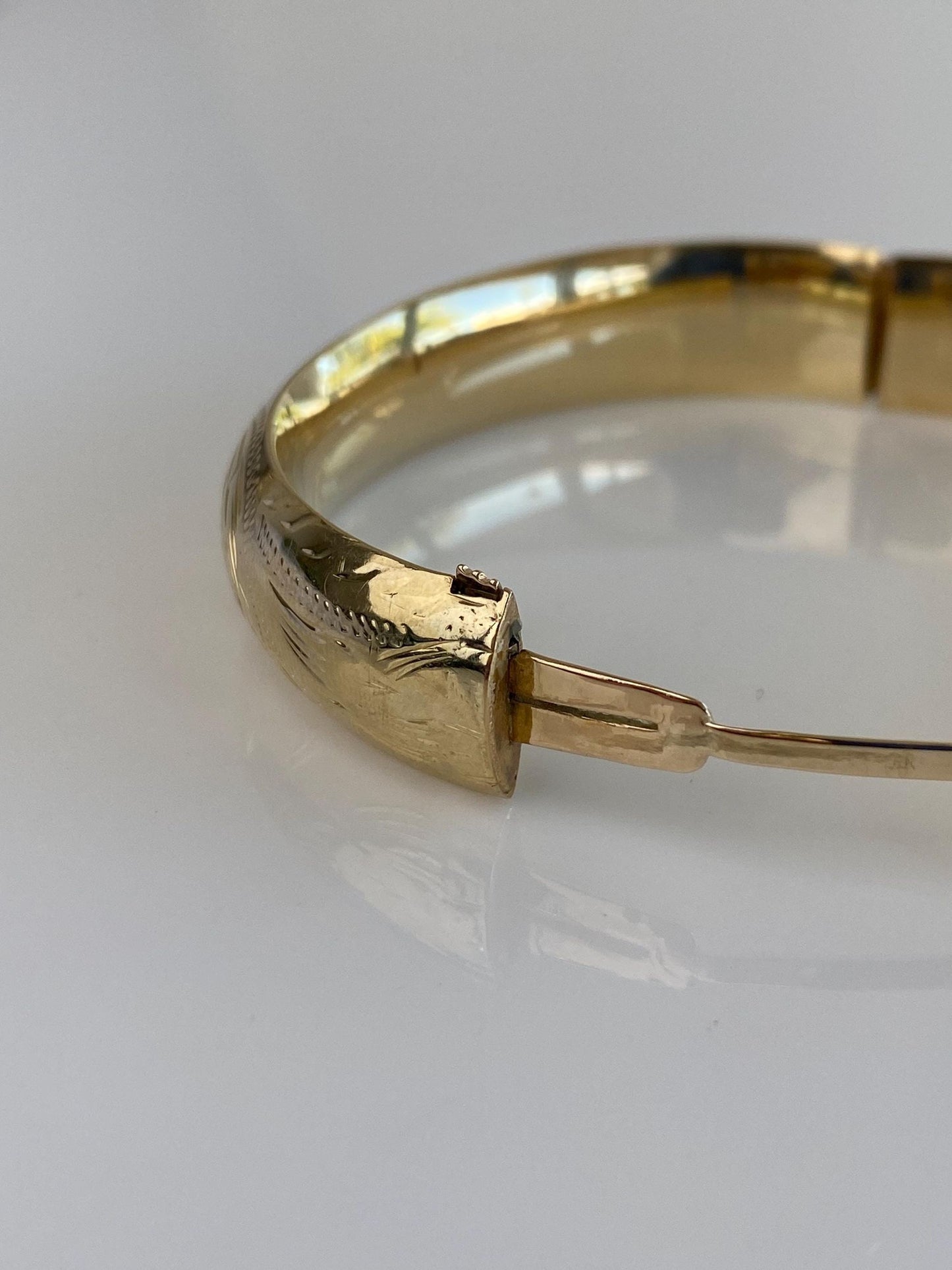 Vintage 14k Yellow Gold Chunky Engraved Bangle Bracelet - Size 6 3/4"