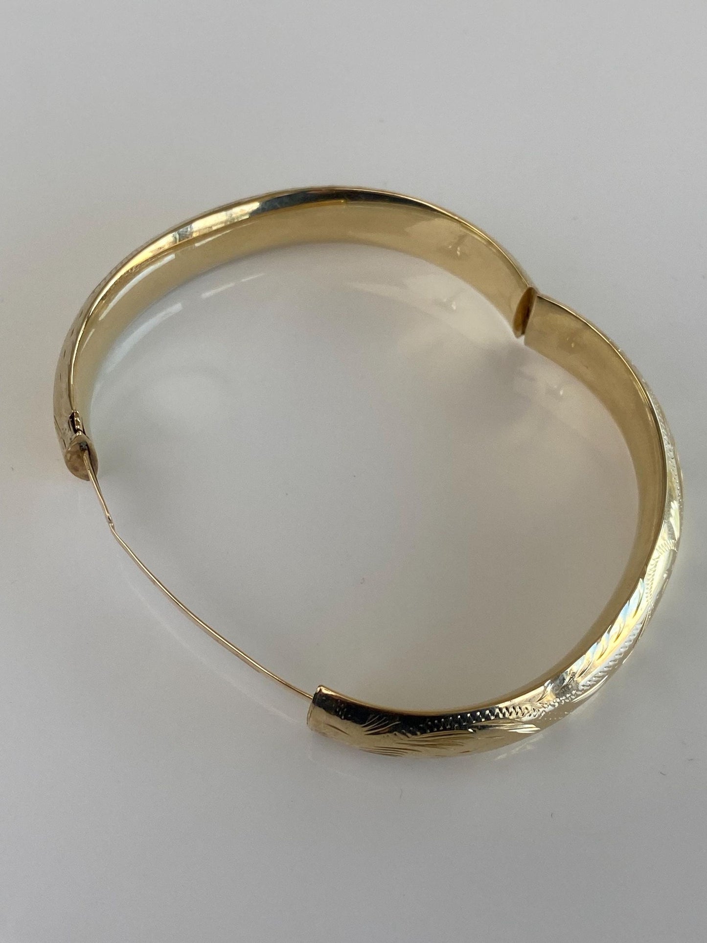 Vintage 14k Yellow Gold Chunky Engraved Bangle Bracelet - Size 6 3/4"