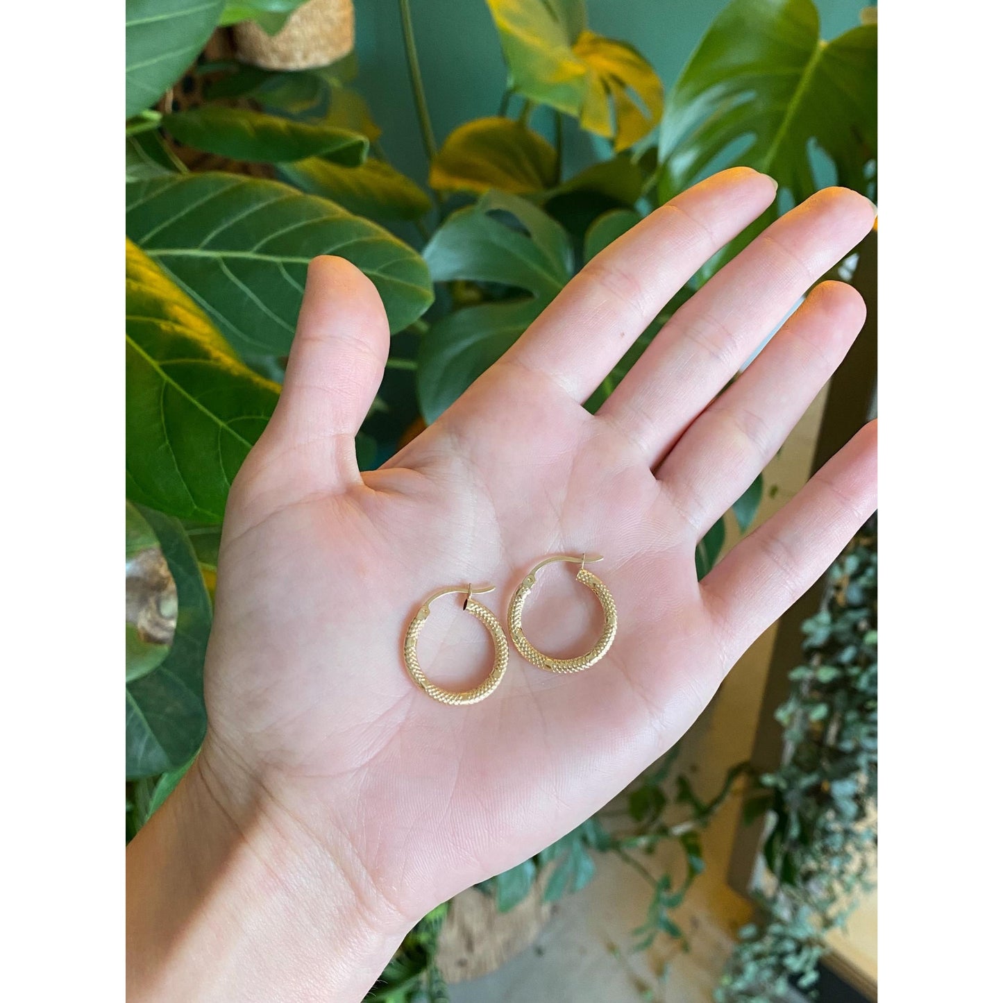 Vintage Solid 10k Yellow Gold Diamond Cut Textured Hoop Earrings