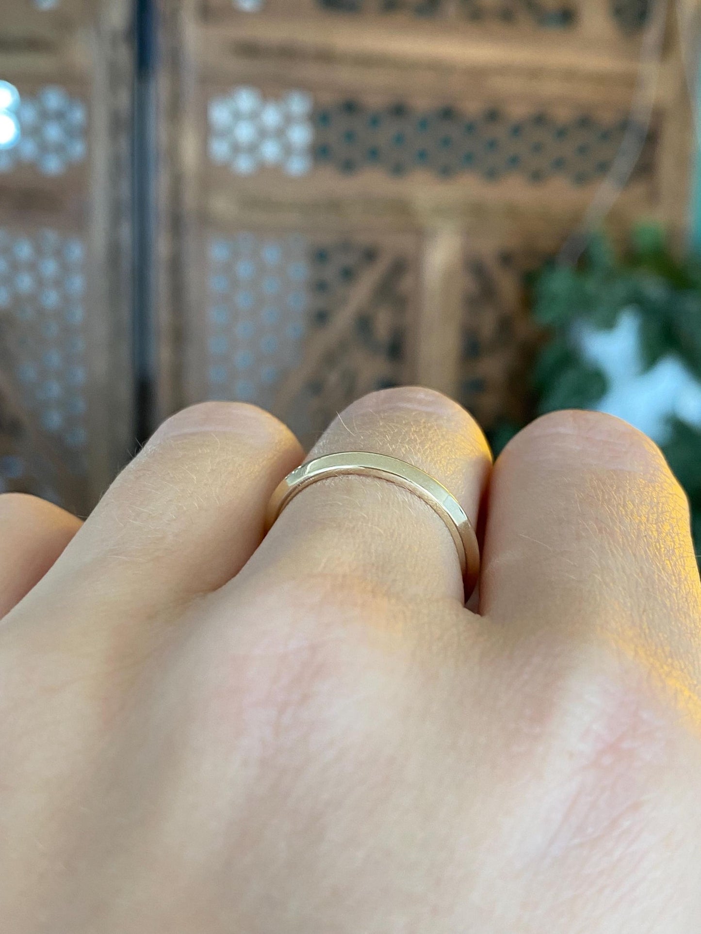 Vintage Solid 14k Yellow Gold Beveled Ring Band - Size 6.5