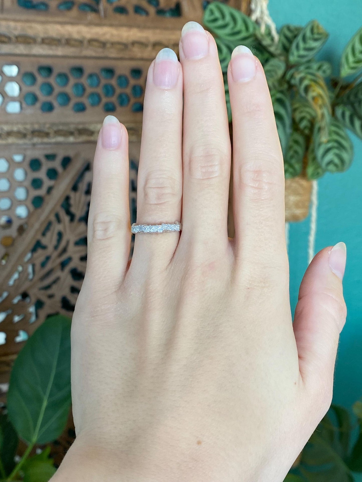 Vintage Solid 18k White Gold Diamond Ring Band - Size 5.75