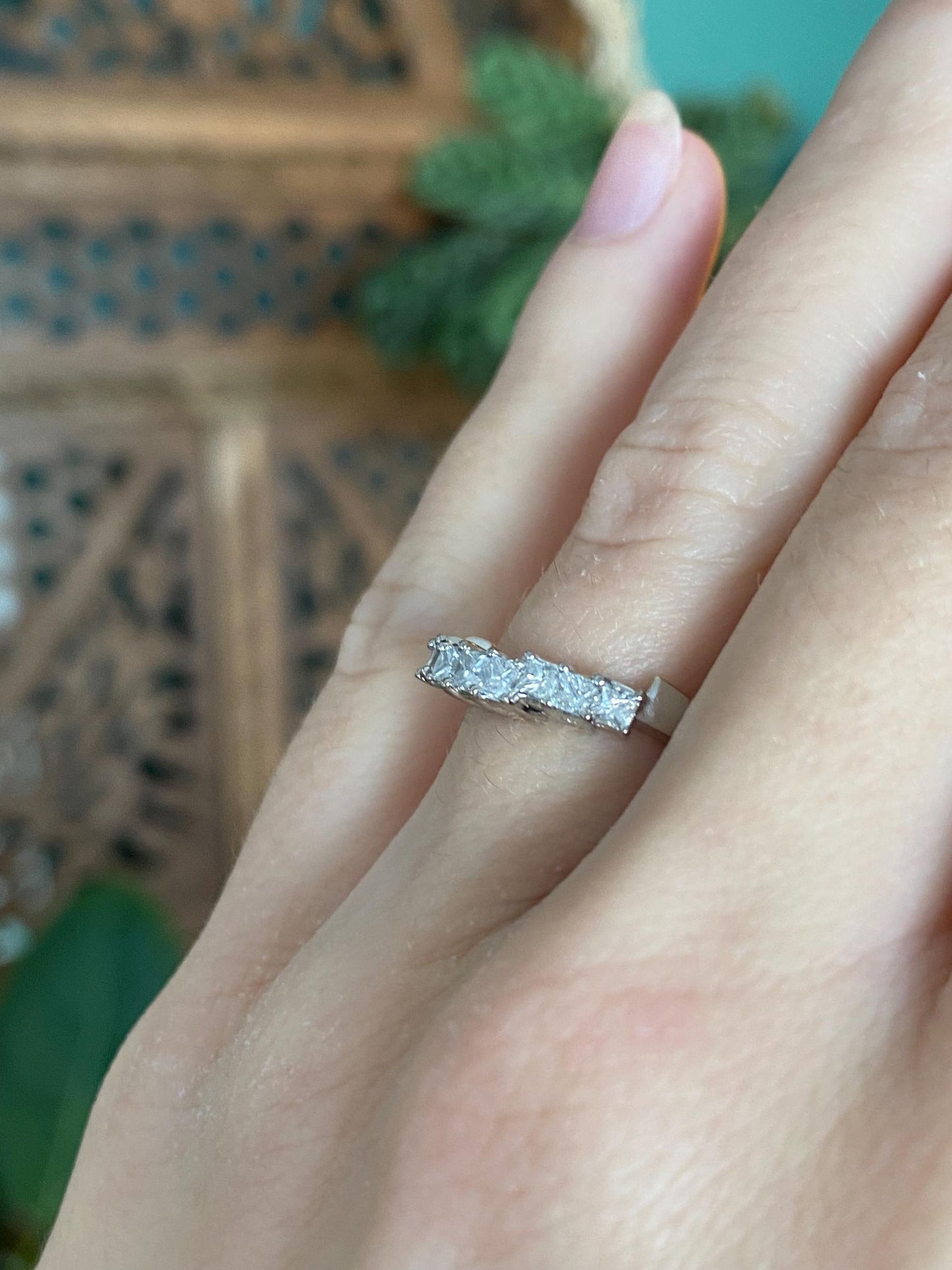 Vintage Solid 18k White Gold Diamond Ring Band - Size 5.75