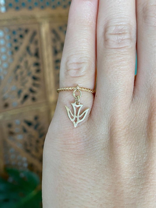 Vintage Solid 14k Yellow Gold Swallow Bird Charm Twist Ring - Size 3.75