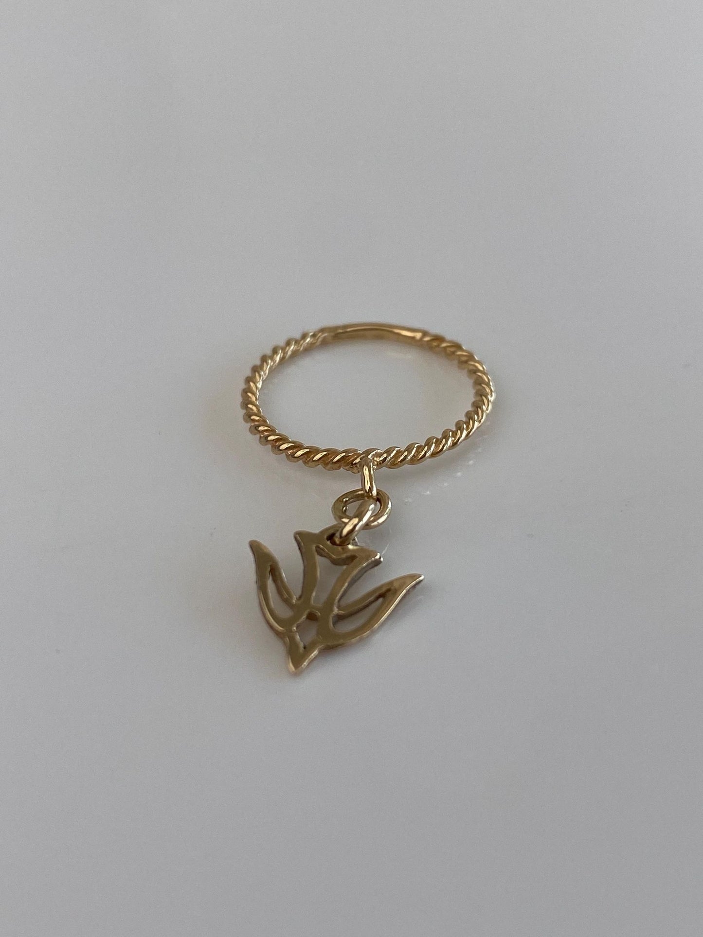 Vintage Solid 14k Yellow Gold Swallow Bird Charm Twist Ring - Size 3.75