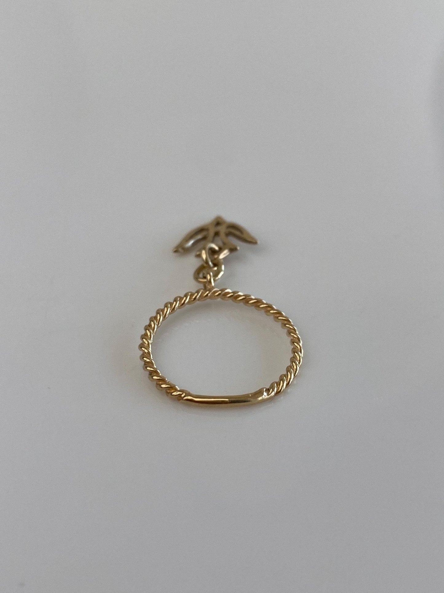 Vintage Solid 14k Yellow Gold Swallow Bird Charm Twist Ring - Size 3.75