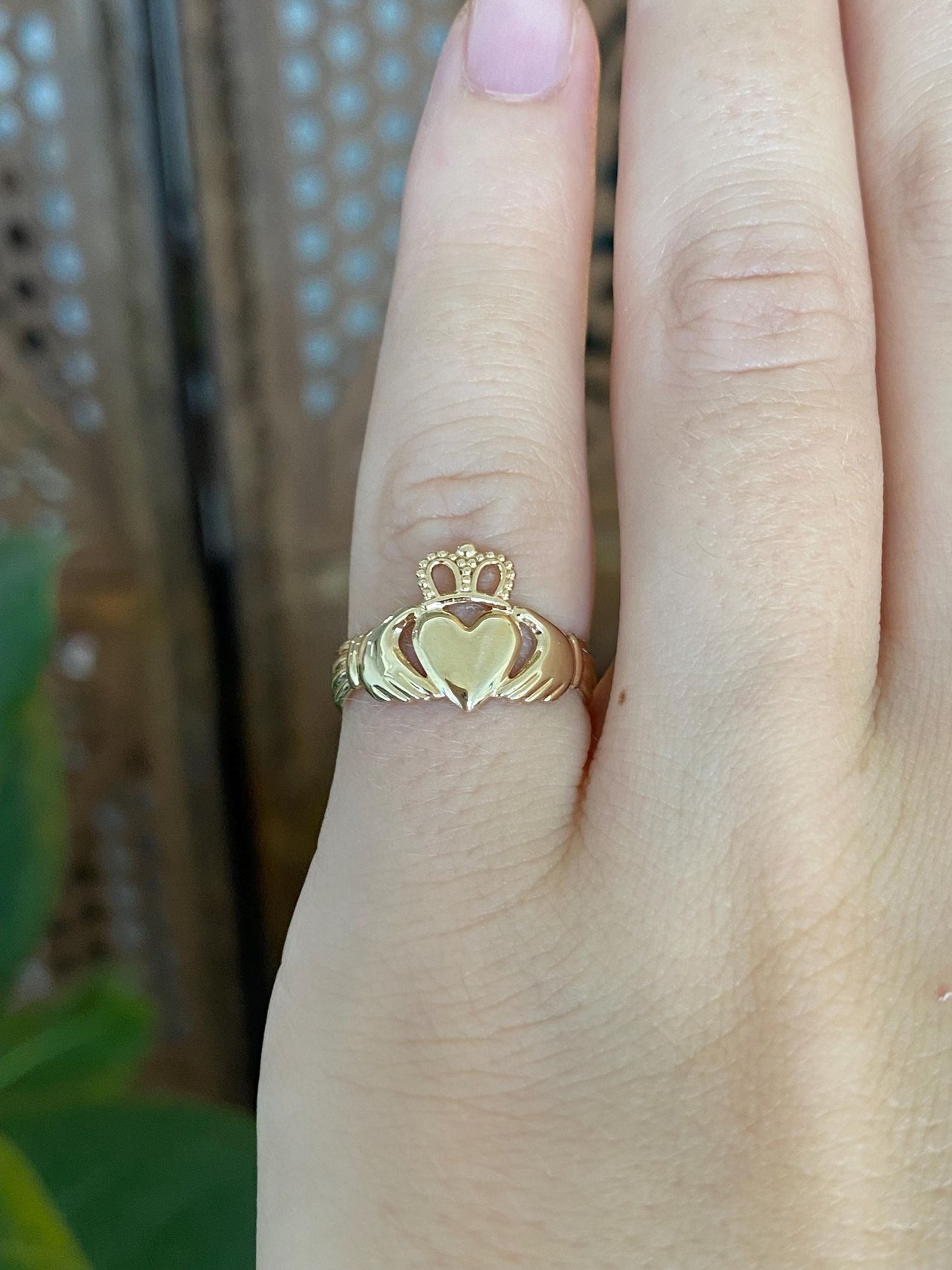 Vintage Solid 14k Yellow Gold Claddaugh Ring - Size 5