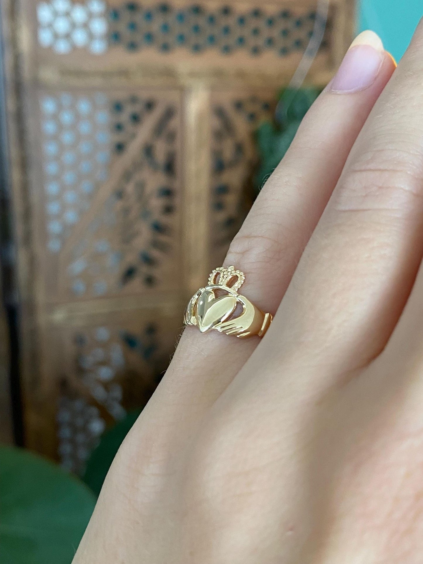 Vintage Solid 14k Yellow Gold Claddaugh Ring - Size 5
