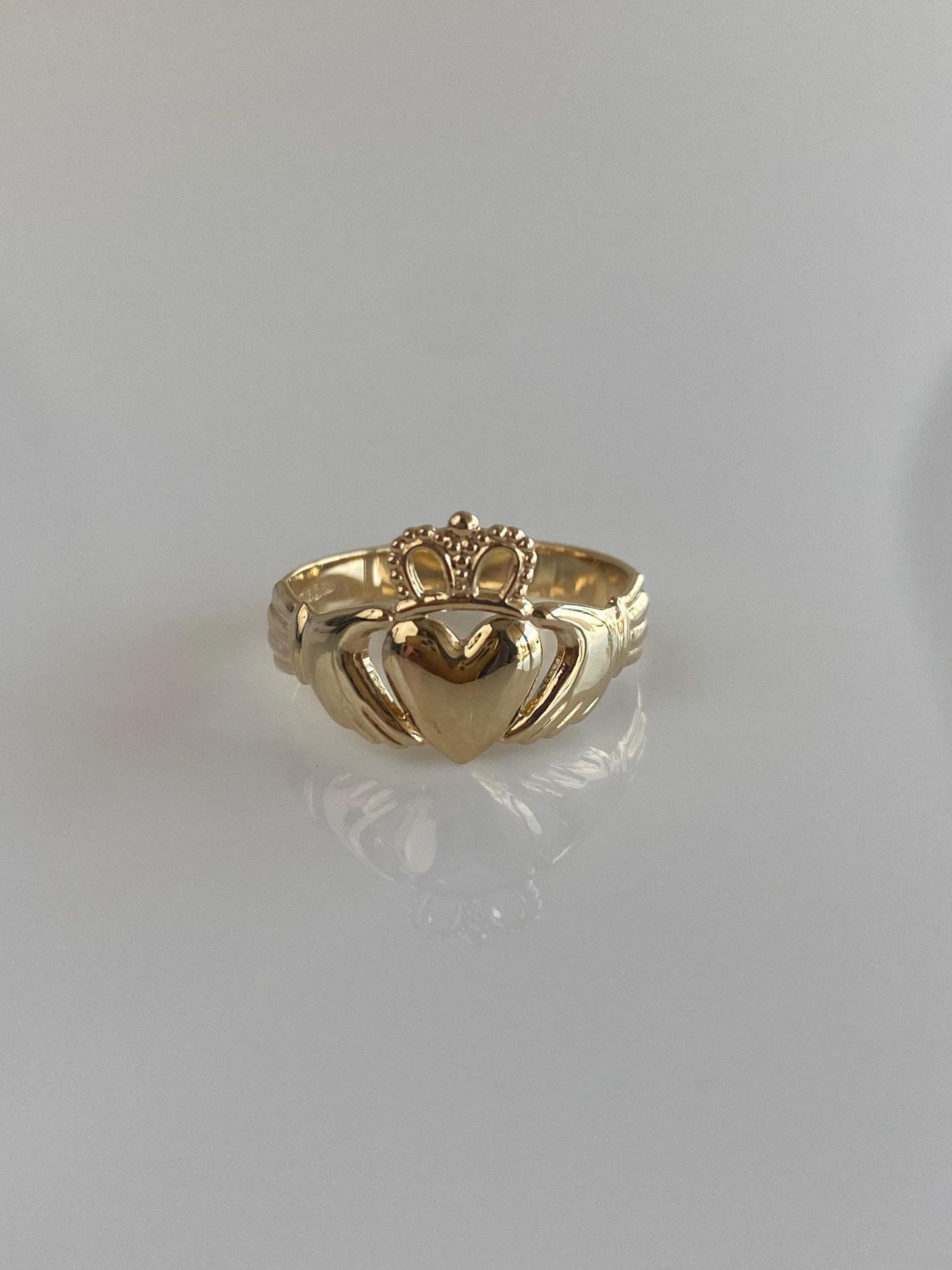Vintage Solid 14k Yellow Gold Claddaugh Ring - Size 5
