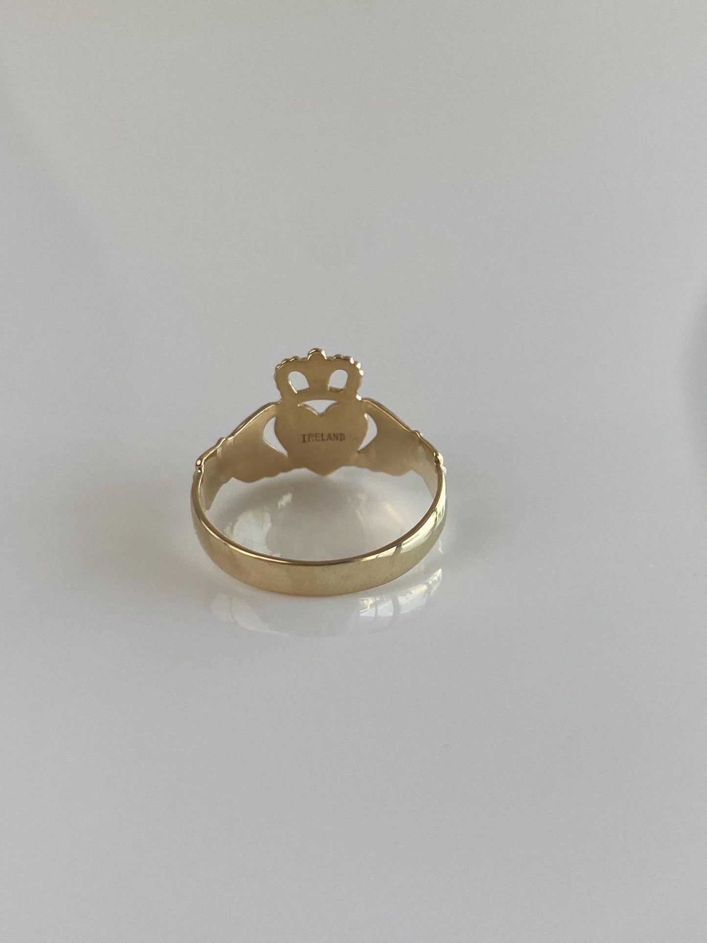 Vintage Solid 14k Yellow Gold Claddaugh Ring - Size 5