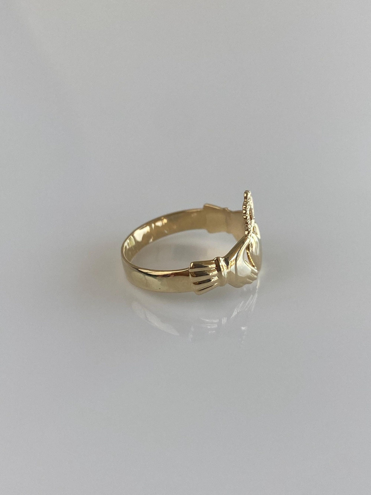 Vintage Solid 14k Yellow Gold Claddaugh Ring - Size 5