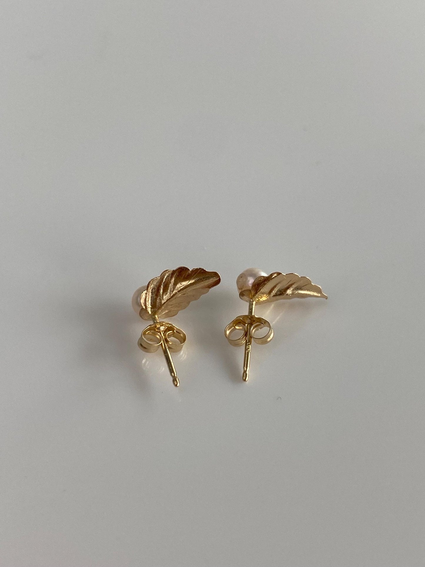 Vintage Solid 14k Yellow Gold Pearl Leaf Stud Earrings