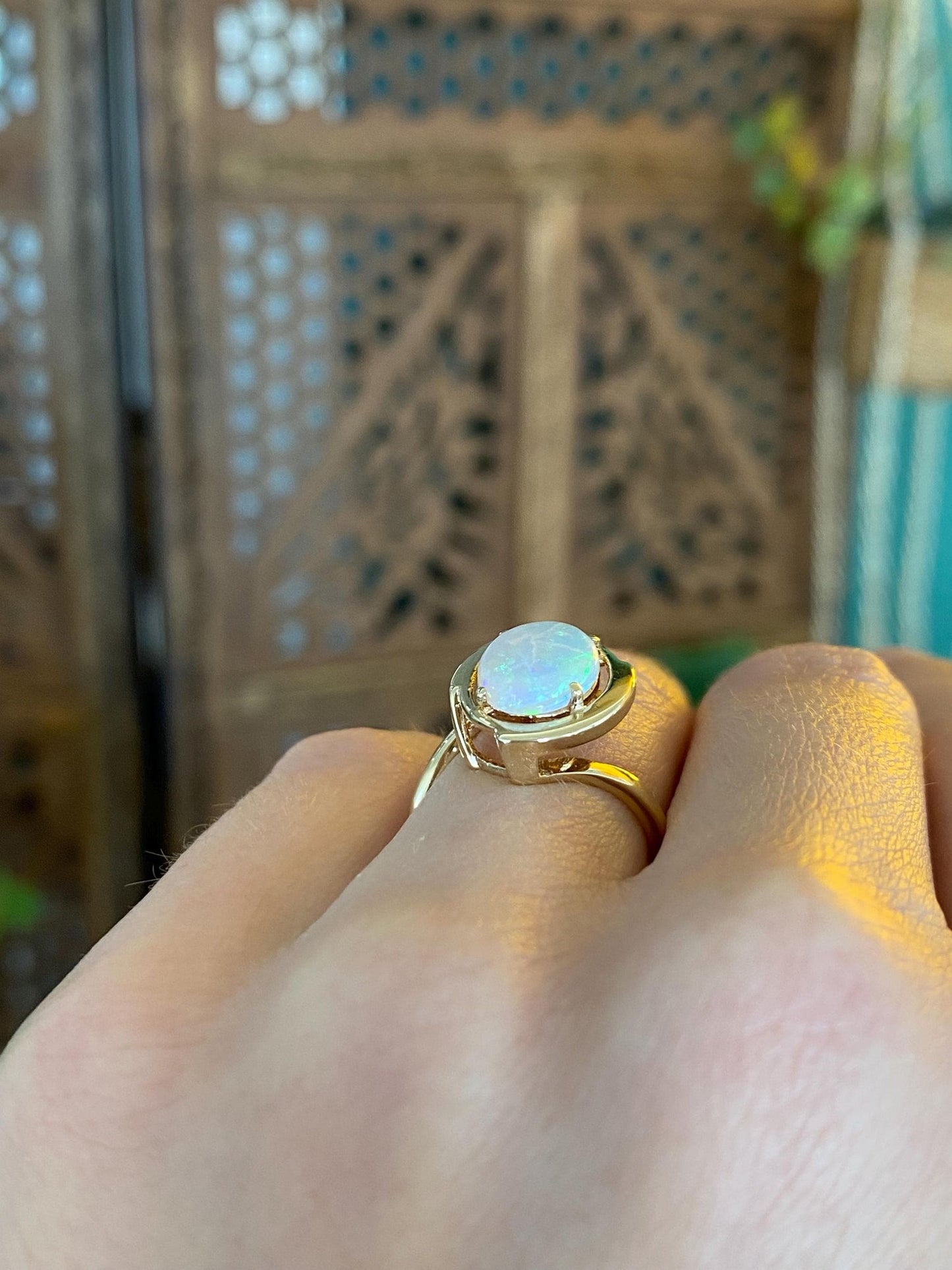 Vintage Solid 14k Yellow Gold Opal Ring - Size 4