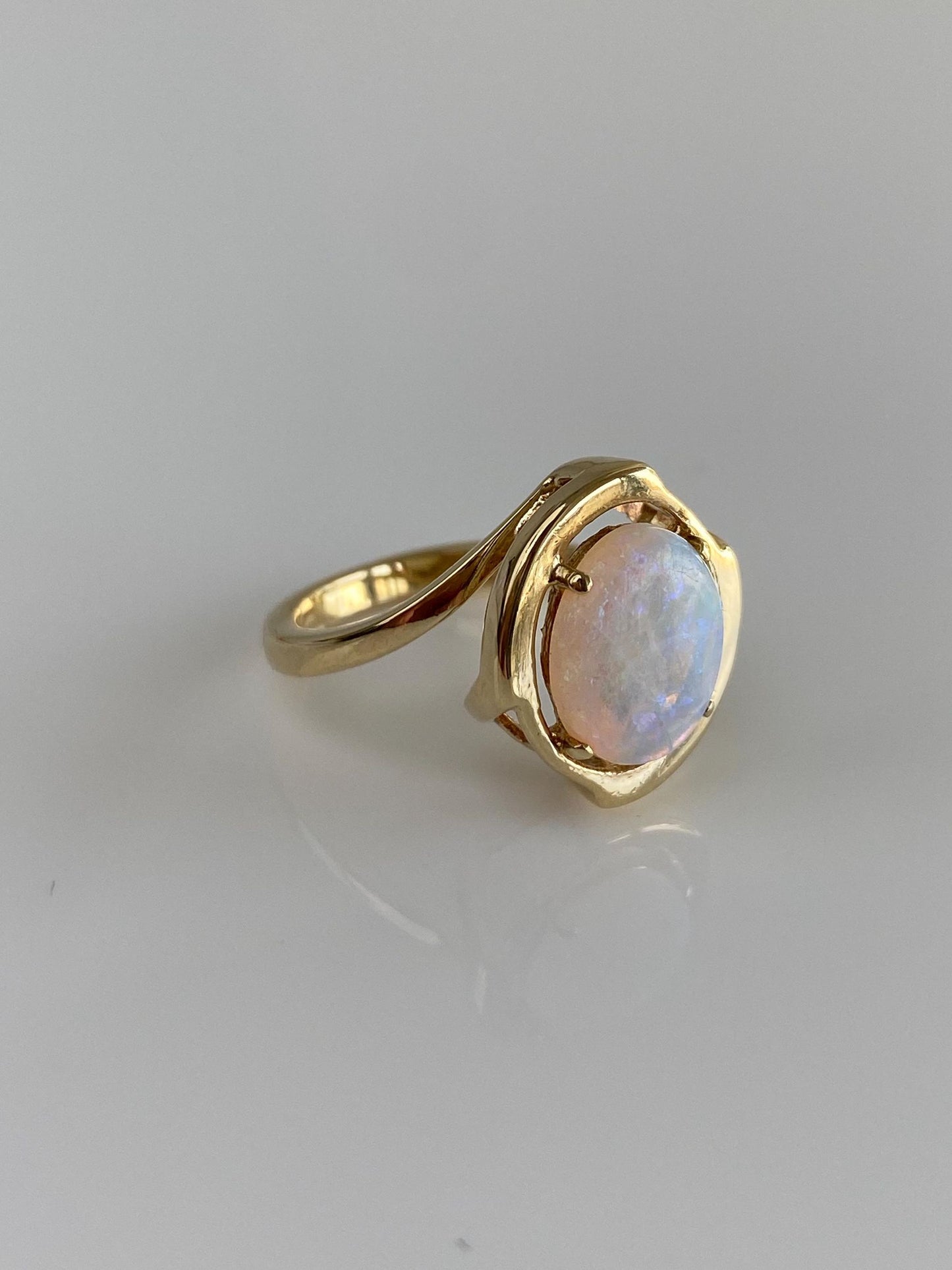 Vintage Solid 14k Yellow Gold Opal Ring - Size 4