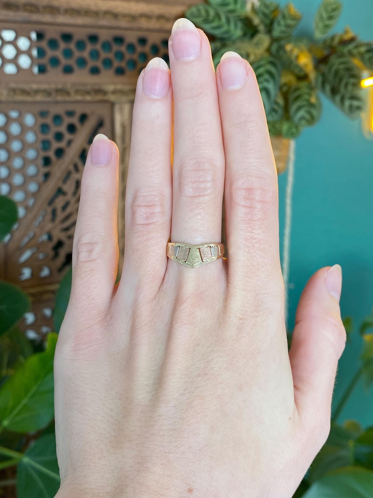 Vintage Solid 14k Tri Tone Gold Chevron Ring - Size 7.25