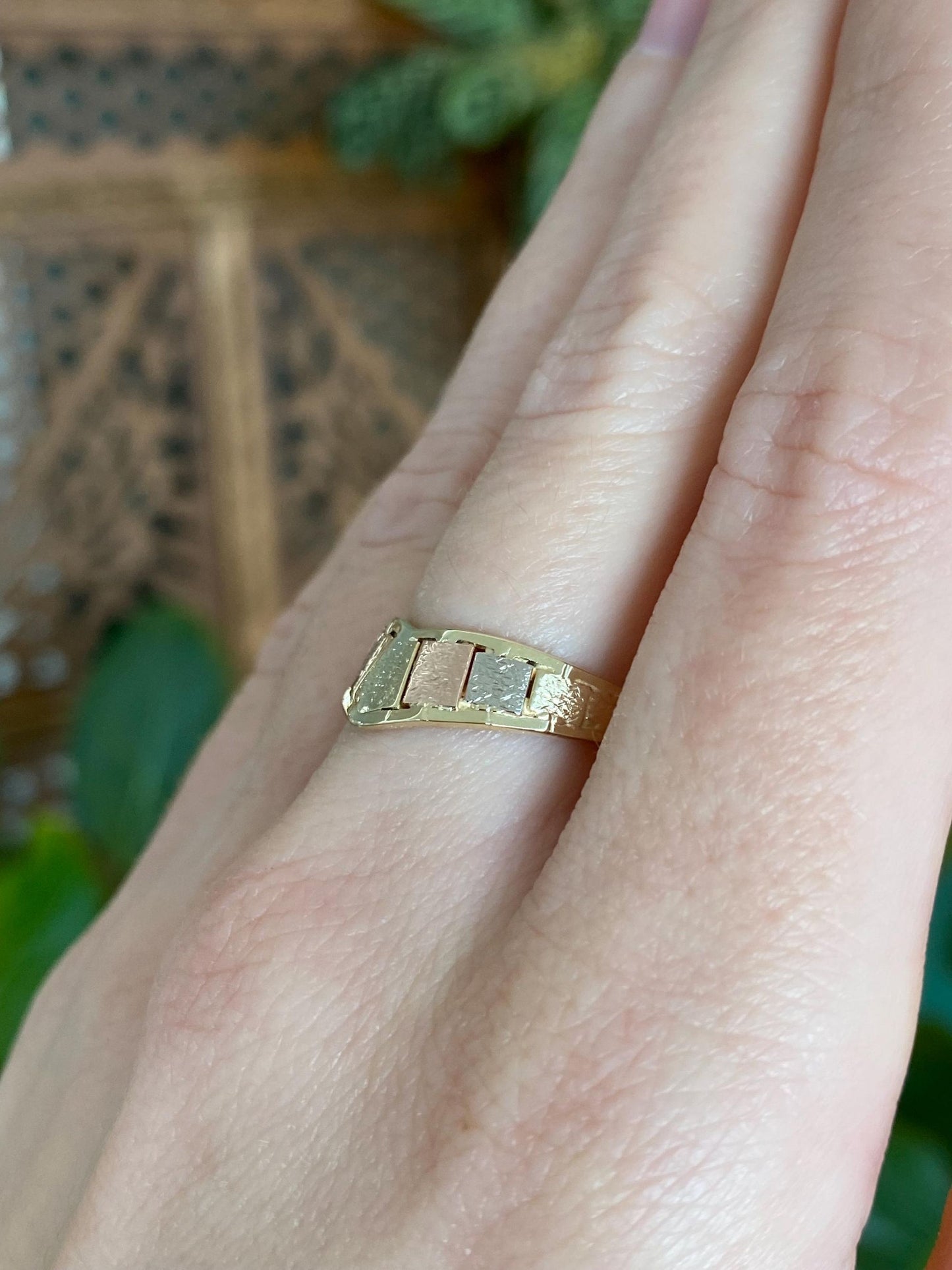 Vintage Solid 14k Tri Tone Gold Chevron Ring - Size 7.25